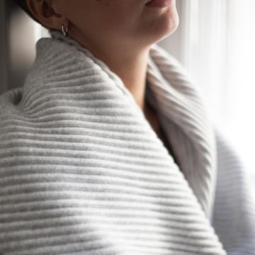Pleece huopa 140 x 170 cm - Vaaleanharmaa - Design House Stockholm