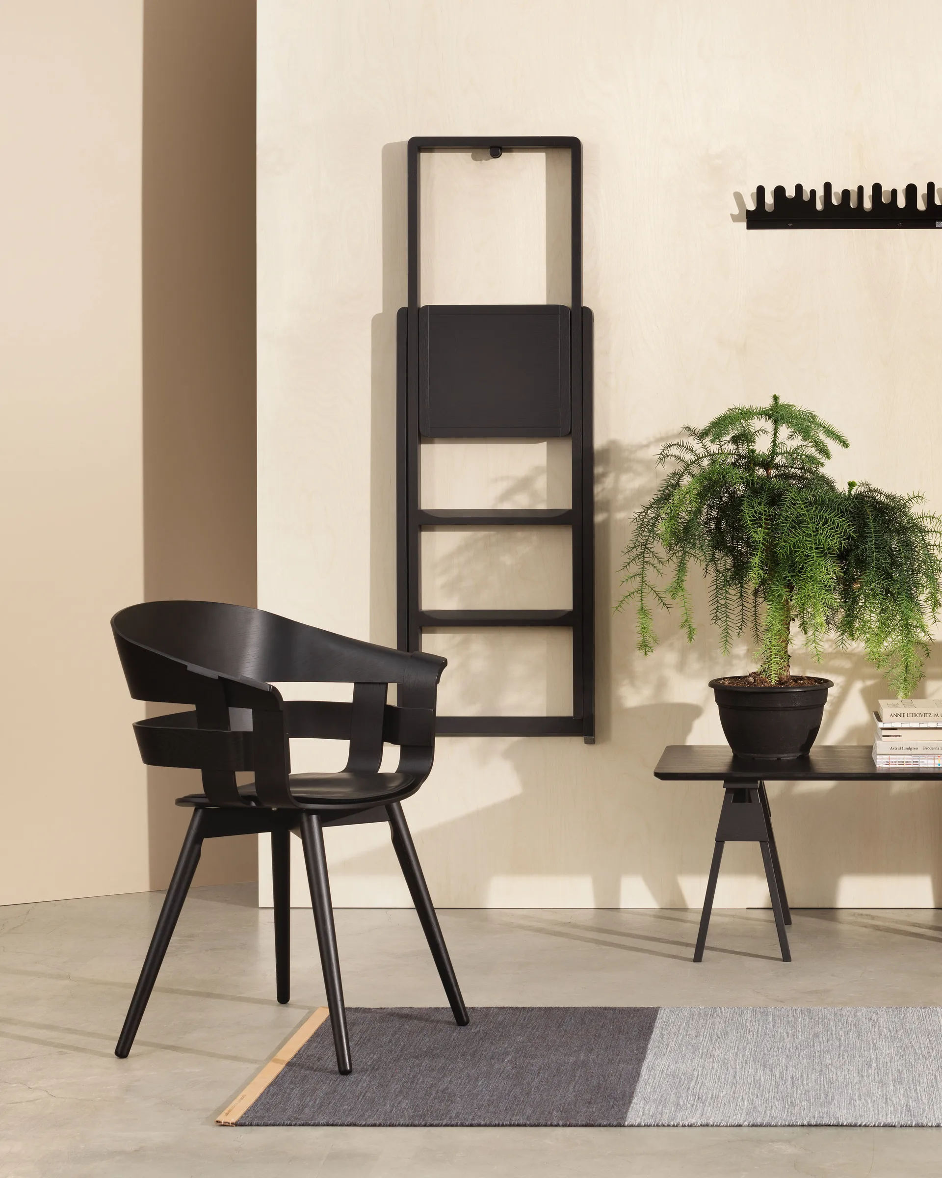 Step sisustustikkaat, mustaksi petsattu Design House Stockholm