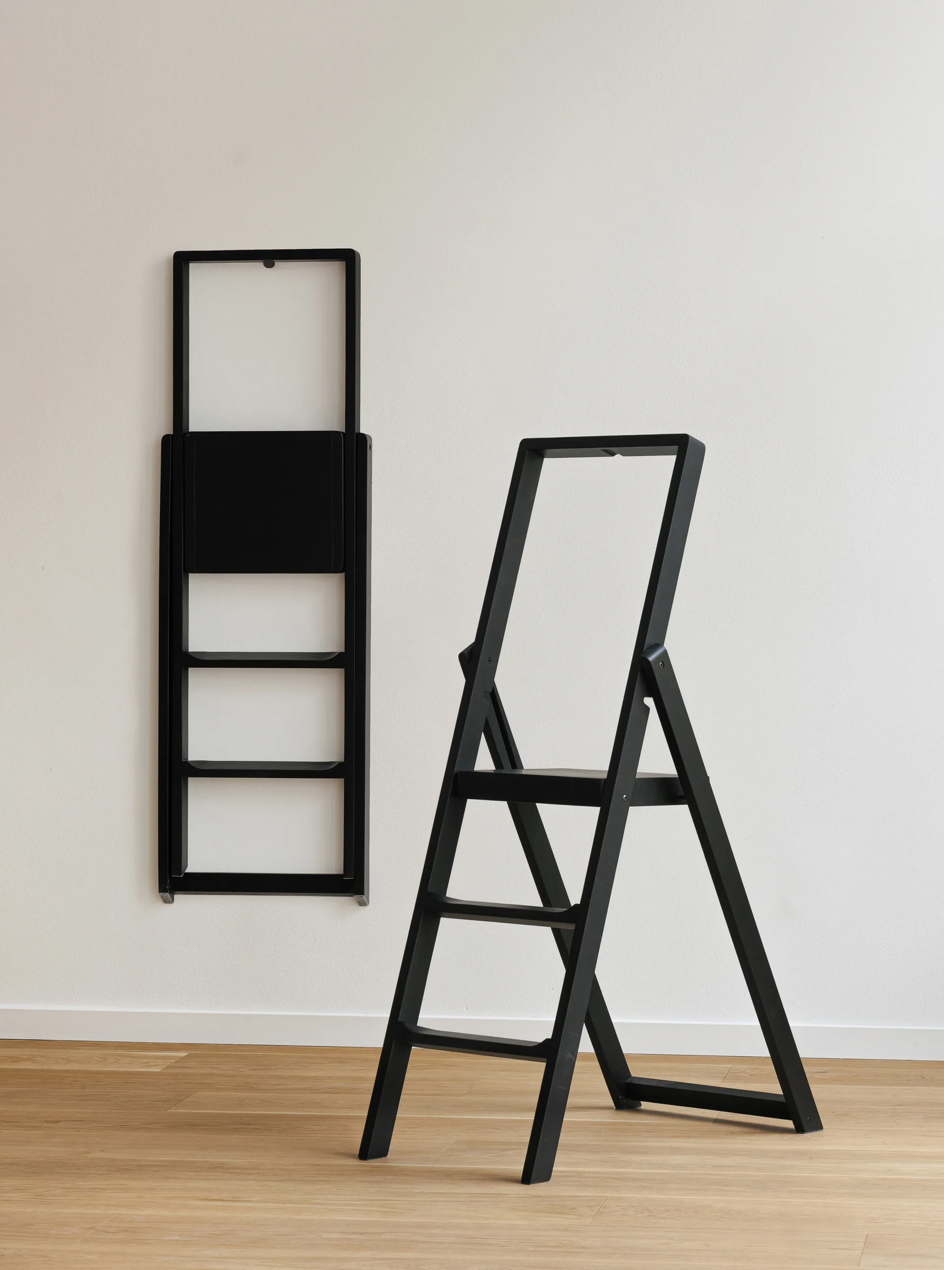 Step sisustustikkaat, mustaksi petsattu Design House Stockholm
