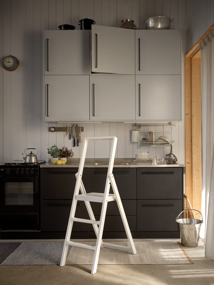 Step sisustustikkaat, Valkoiseksi maalattu Design House Stockholm