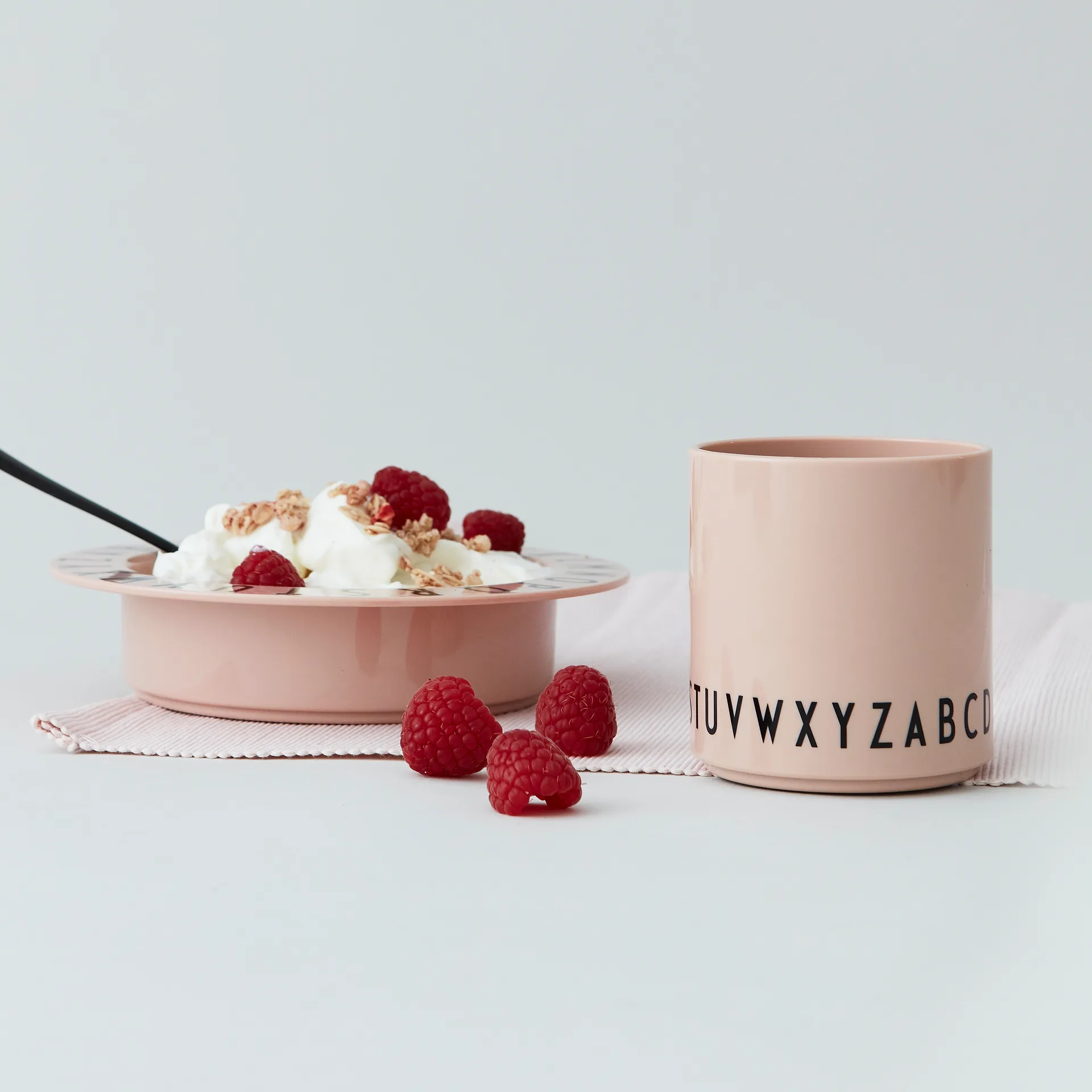 Eat & Learn lasten kuppi, Nude Design Letters