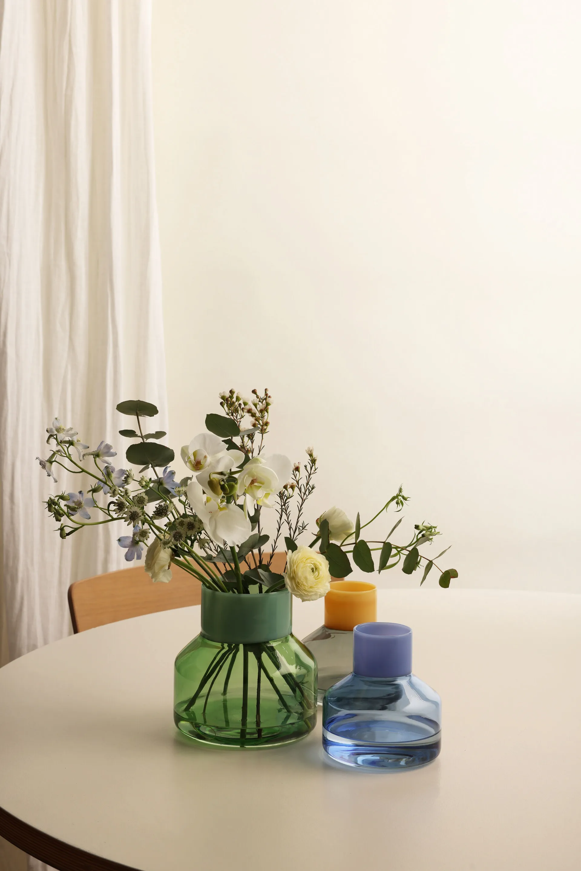 Generous maljakko medium Ø 13 cm, Milky blue-blue Design Letters