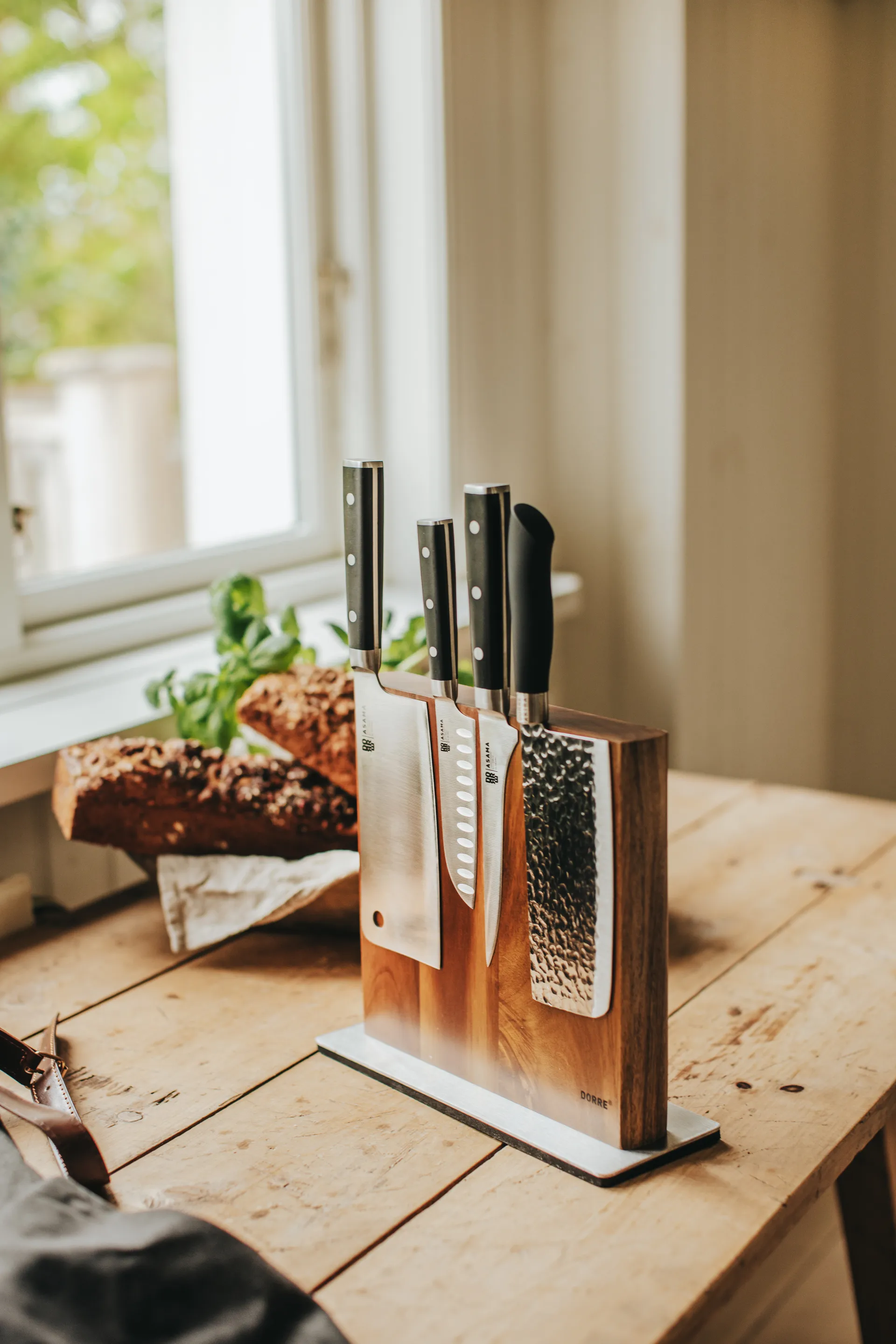 Asama kiinalainen kokkiveitsi 18 cm, Musta kahva Dorre