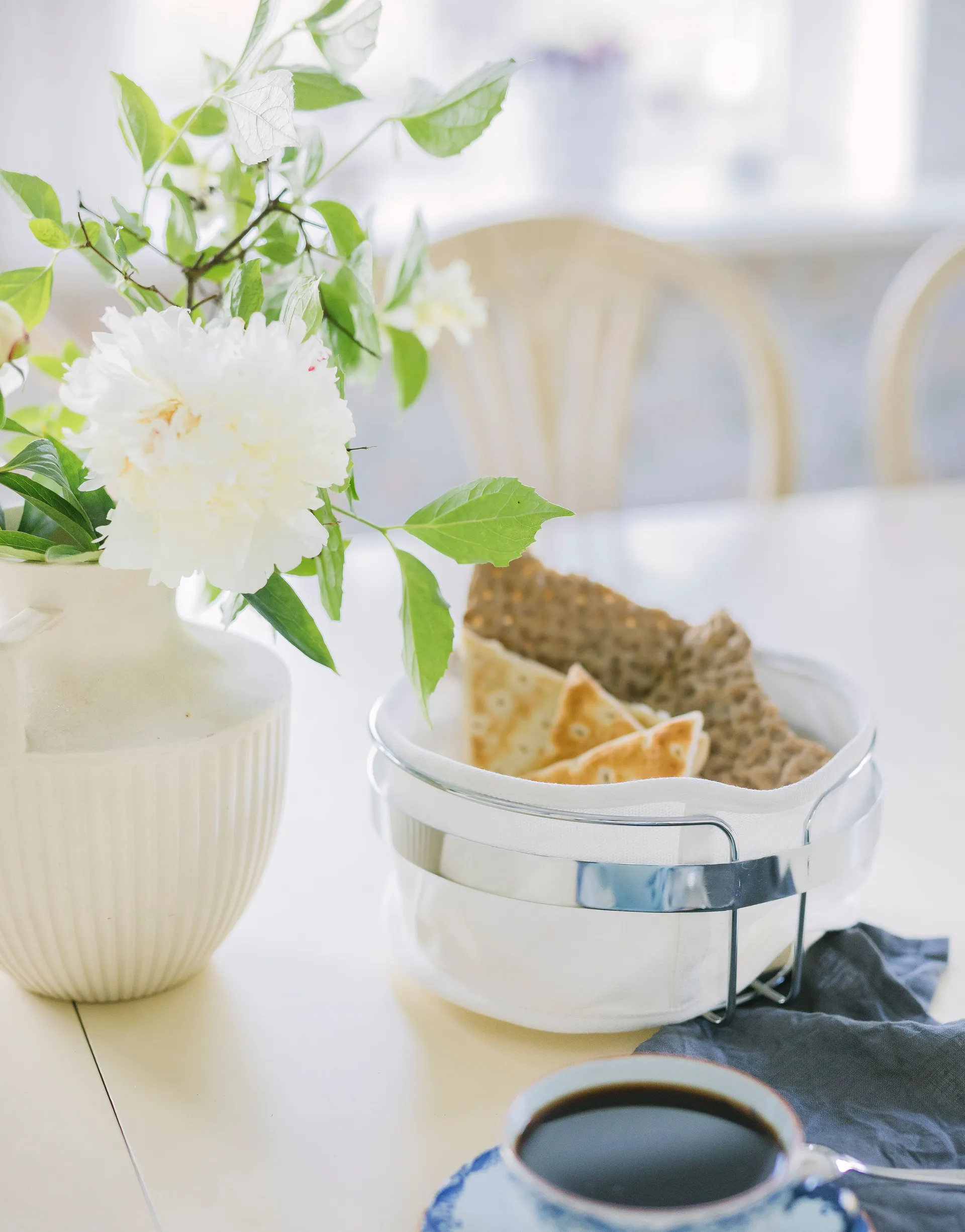 Praktisk leipäkori Ø22 cm, Kangas-kromi Dorre