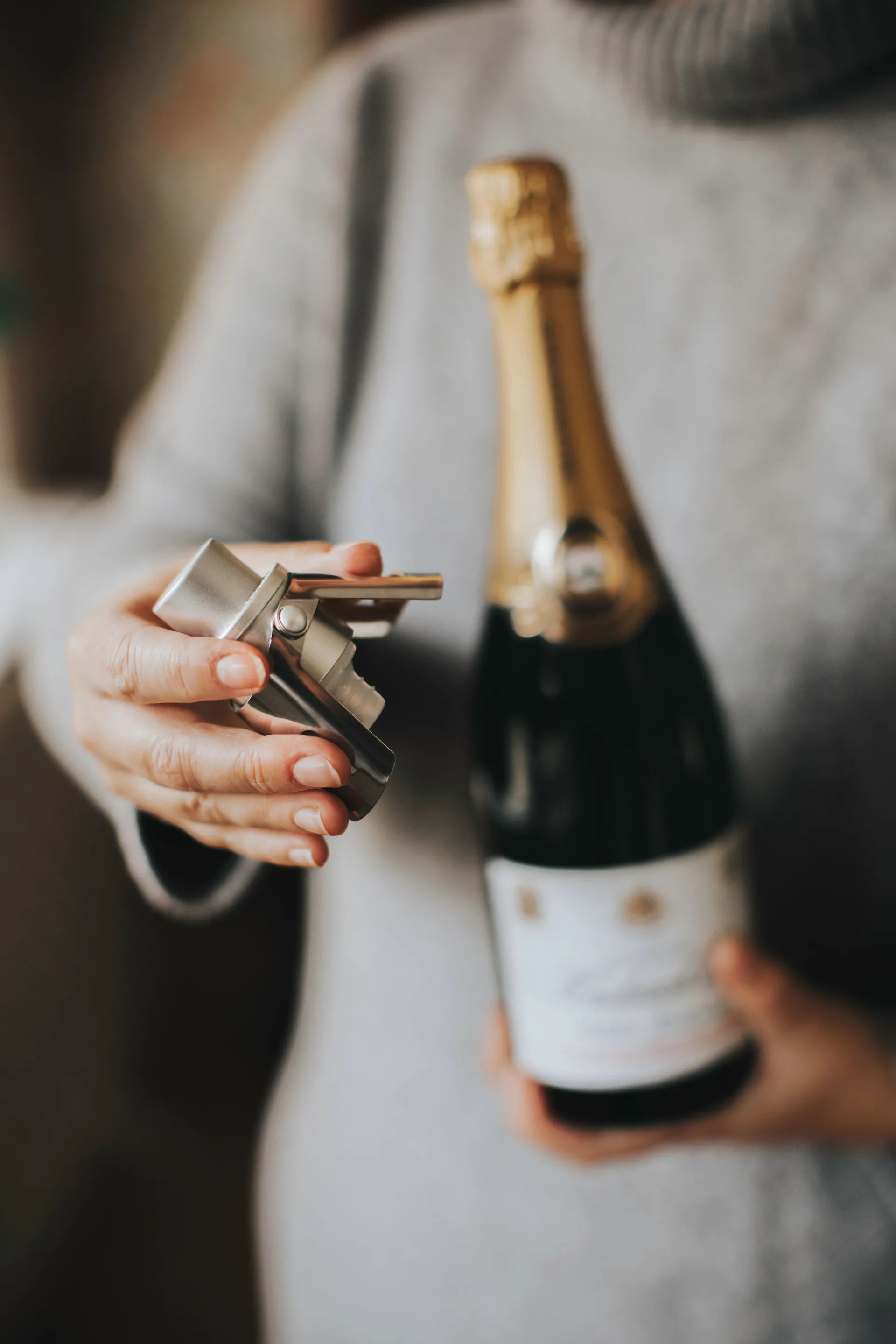 Pump it samppanjapullon sulkija, Hopea Dorre