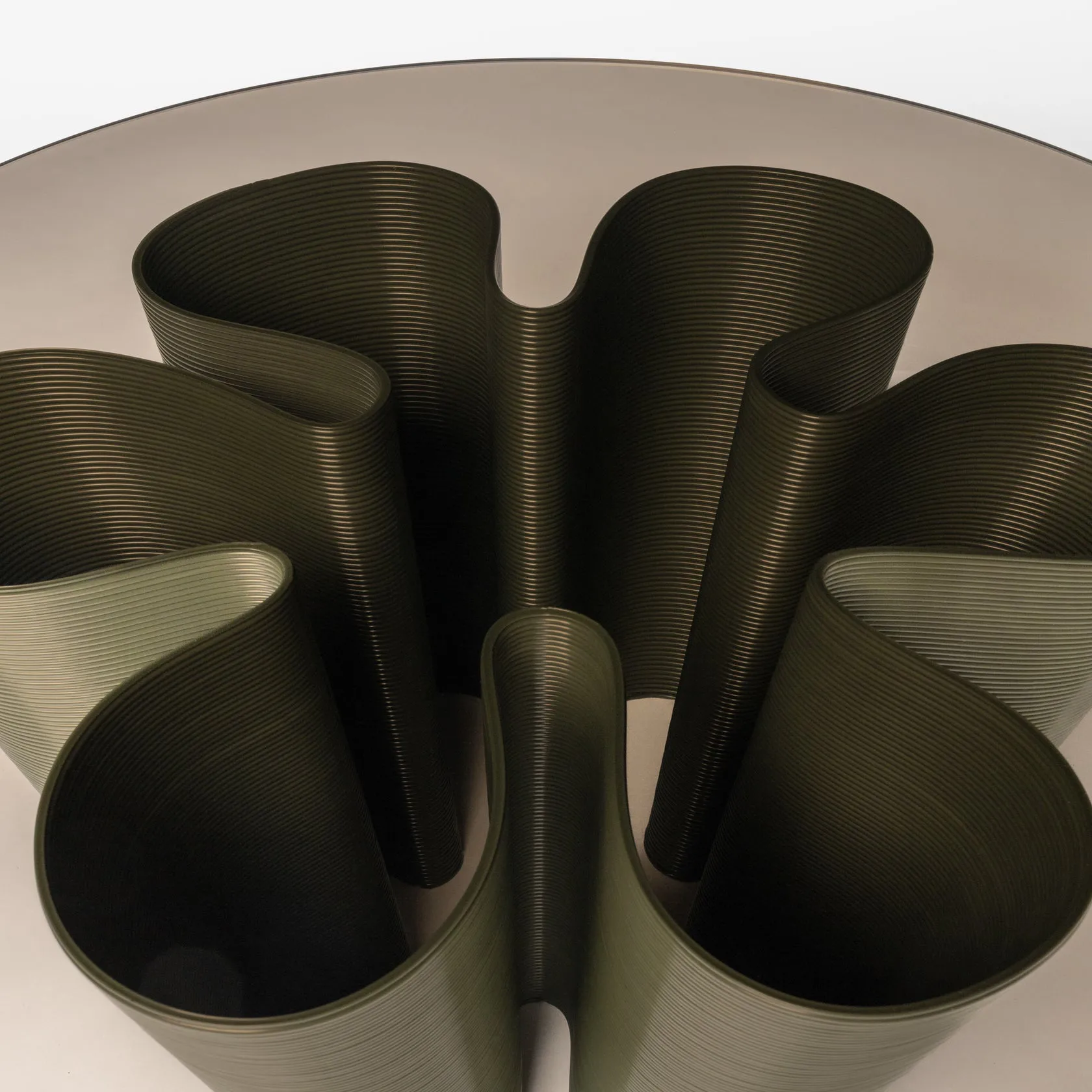 Anemone sohvapöytä Ø110 cm, Olive Ekbacken Studios