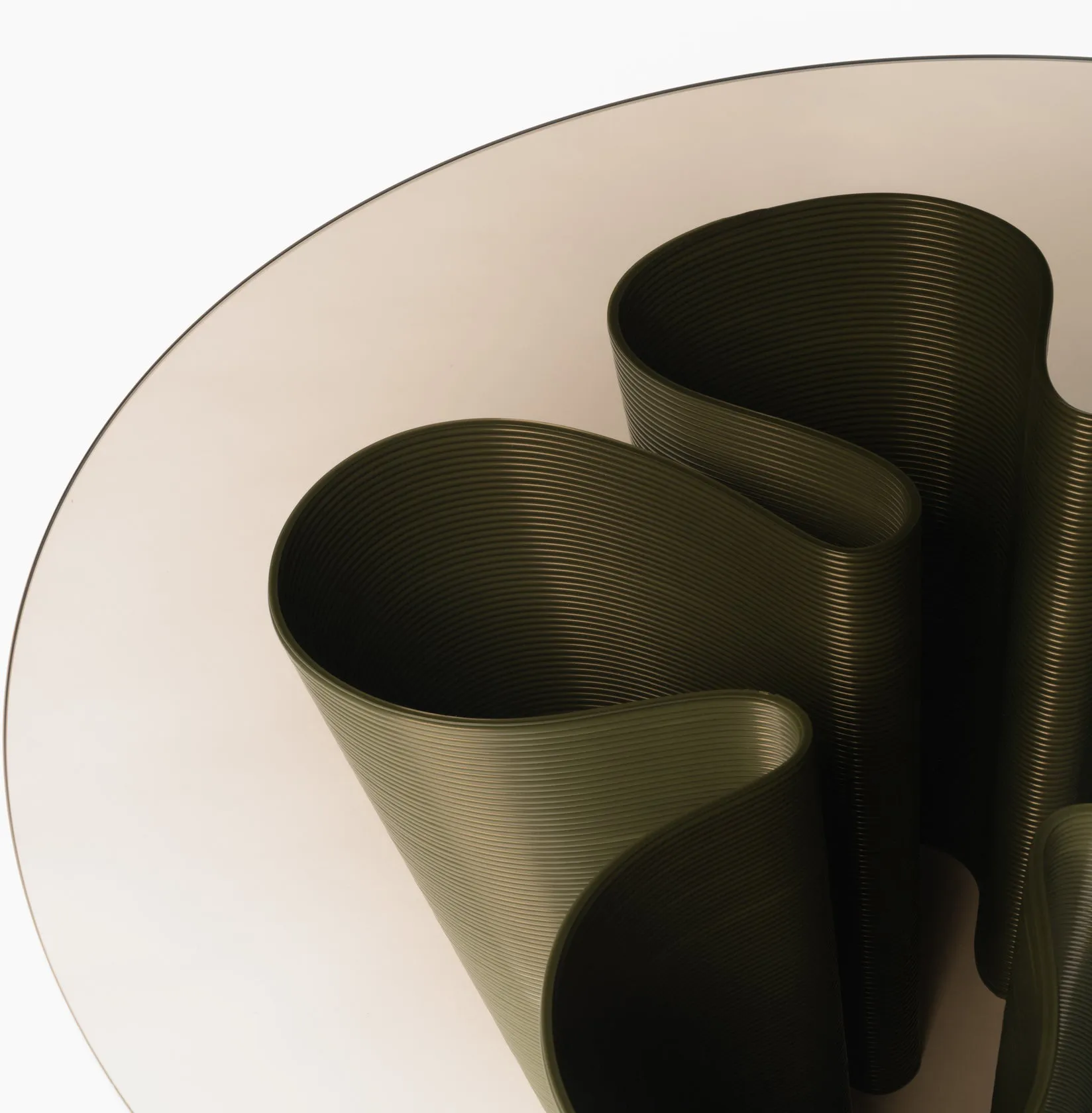 Anemone sohvapöytä Ø110 cm, Olive Ekbacken Studios