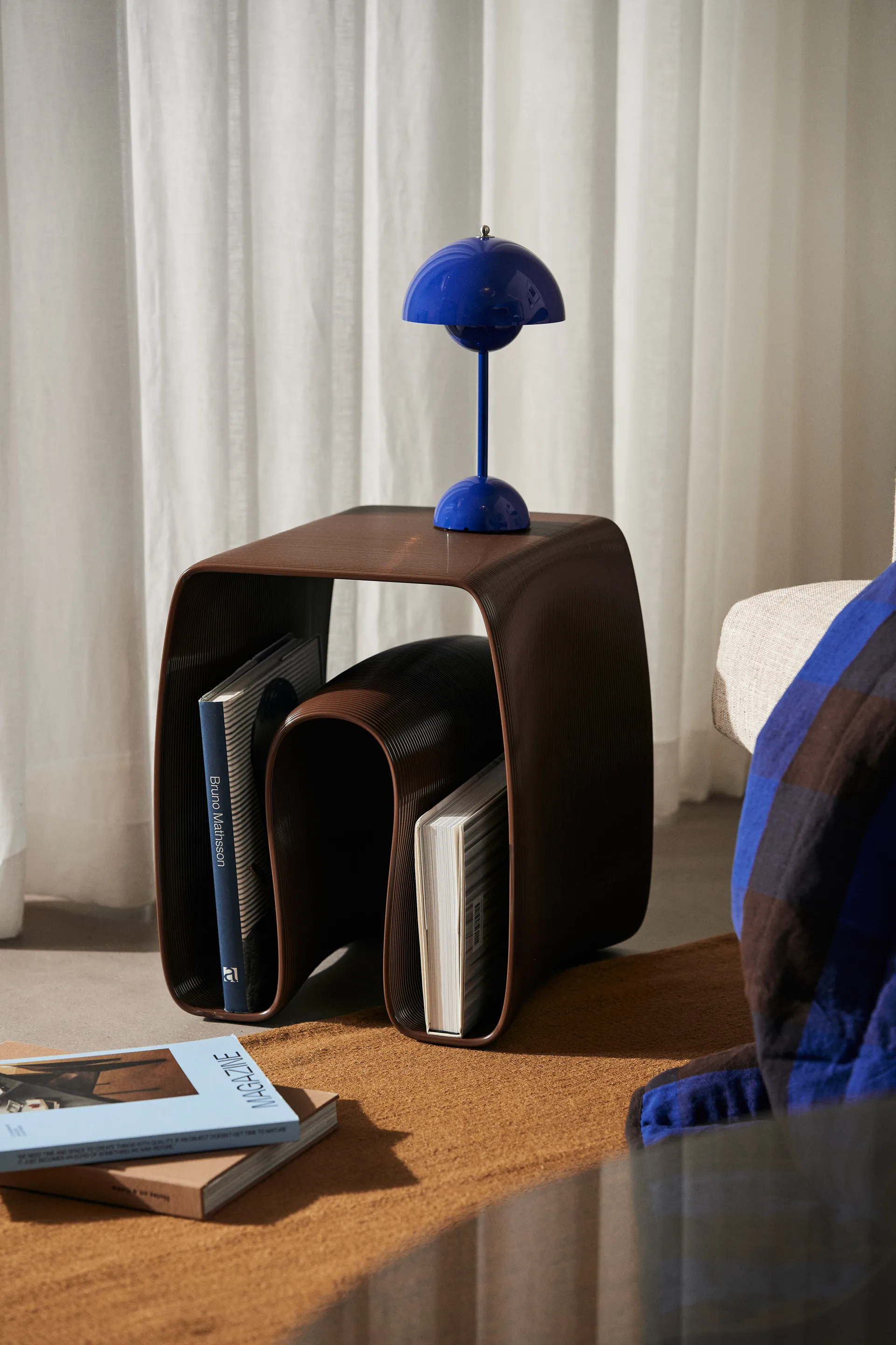 Eel sivupöytä 38x40 cm, Chocolate Ekbacken Studios