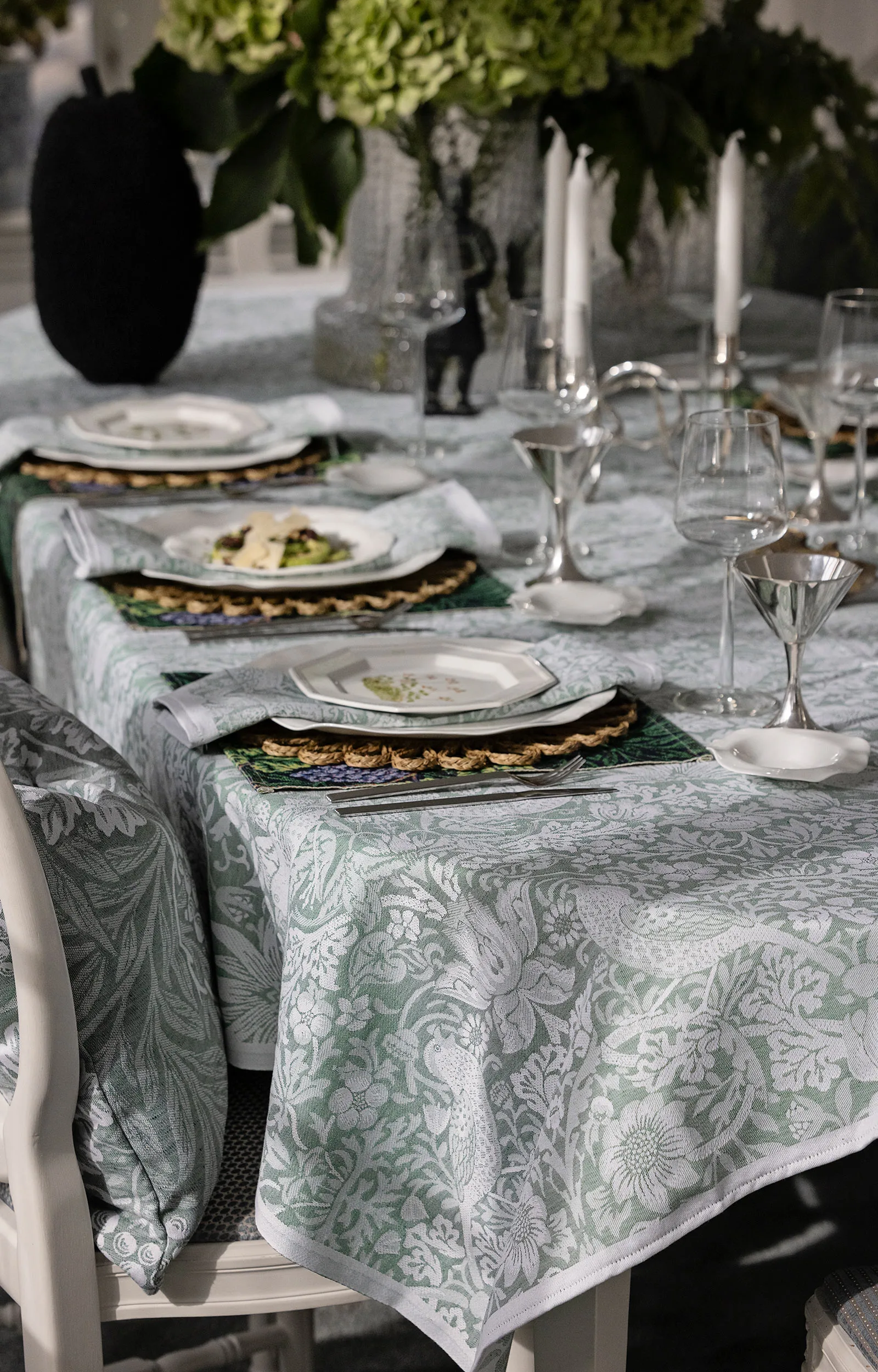 Strawberry Thief pöytäliina 150x250 cm, Vihreä Ekelund Linneväveri