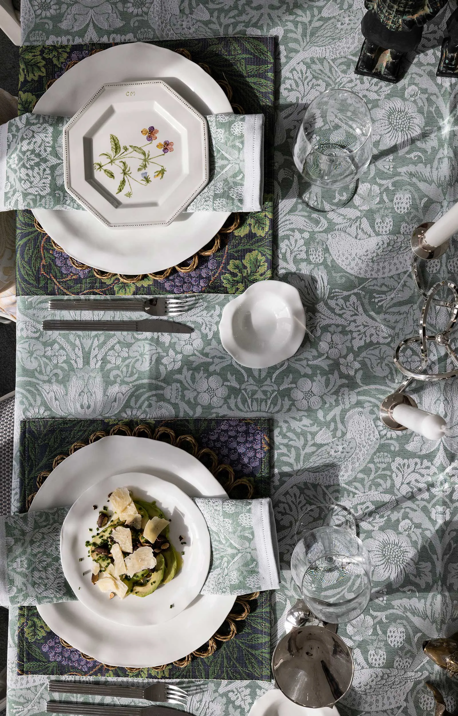 Strawberry Thief pöytäliina 50x150 cm, Vihreä Ekelund Linneväveri