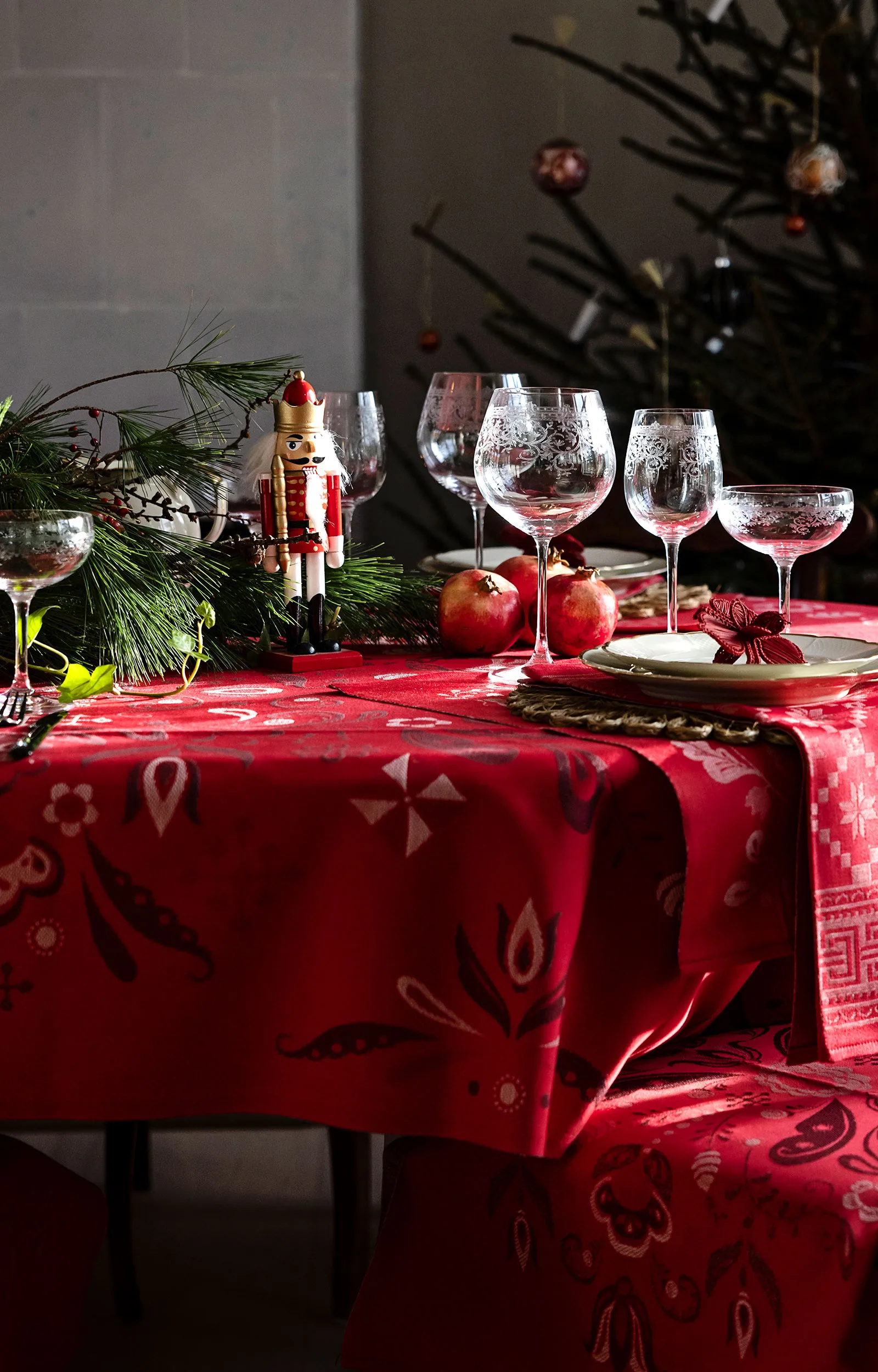 Torplyckan pöytäliina 145x250 cm, Punainen Ekelund Linneväveri