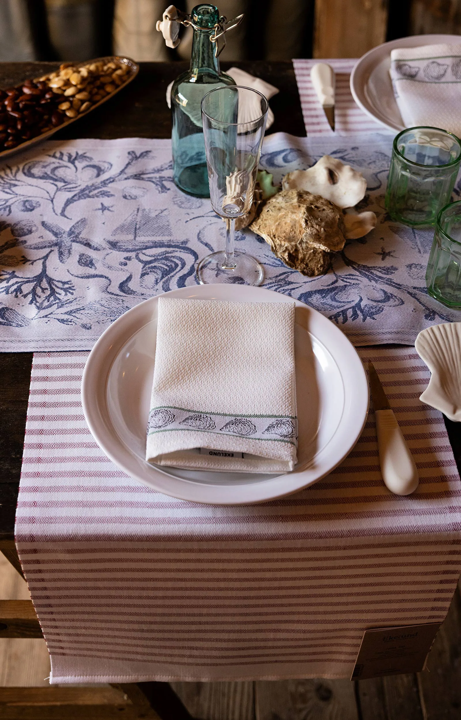 Tvärs kangaslautasliina 50x50 cm, Punainen Ekelund Linneväveri