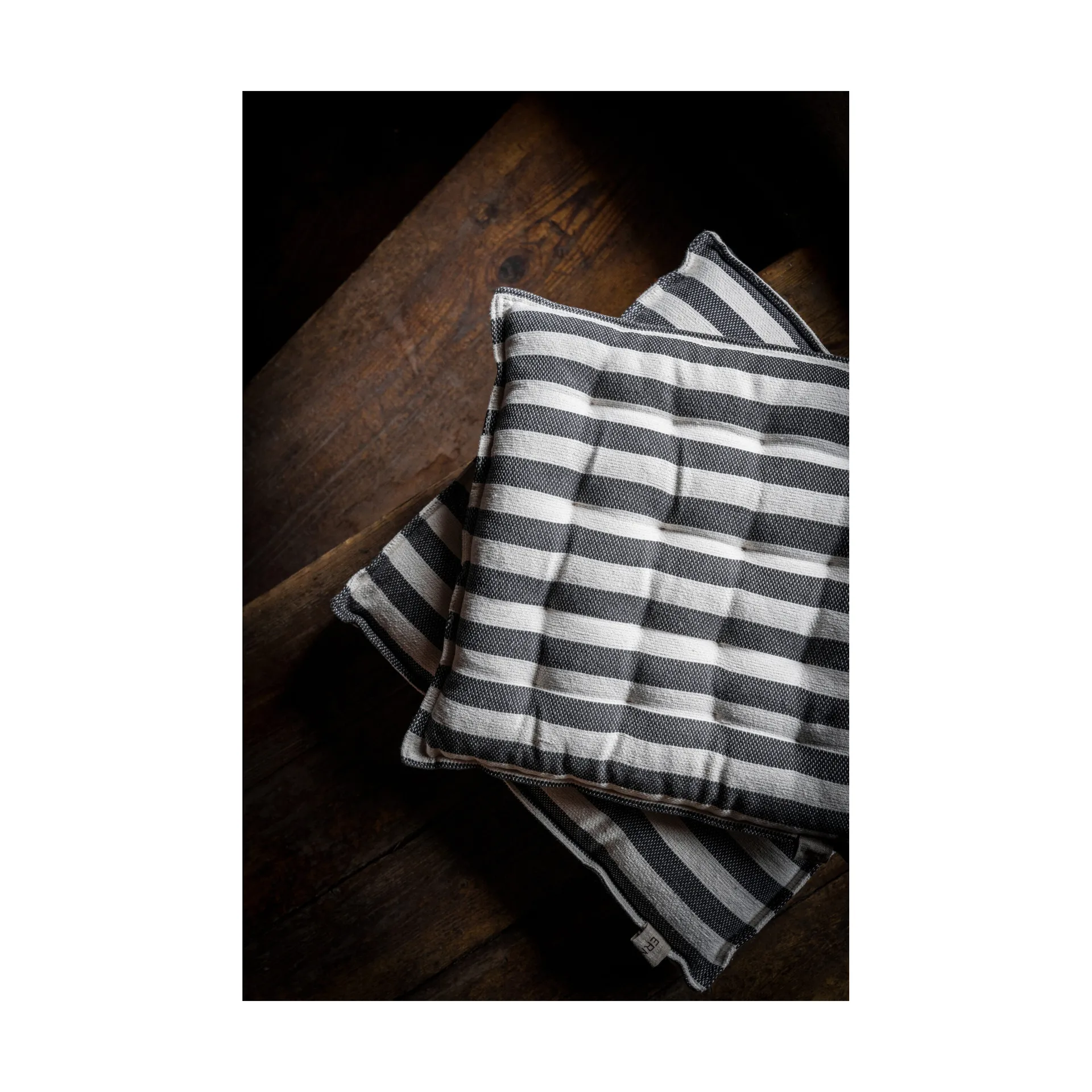 Ernst istuintyyny 40x40 cm, Luonnonvalkoinen-tummanharmaa ERNST