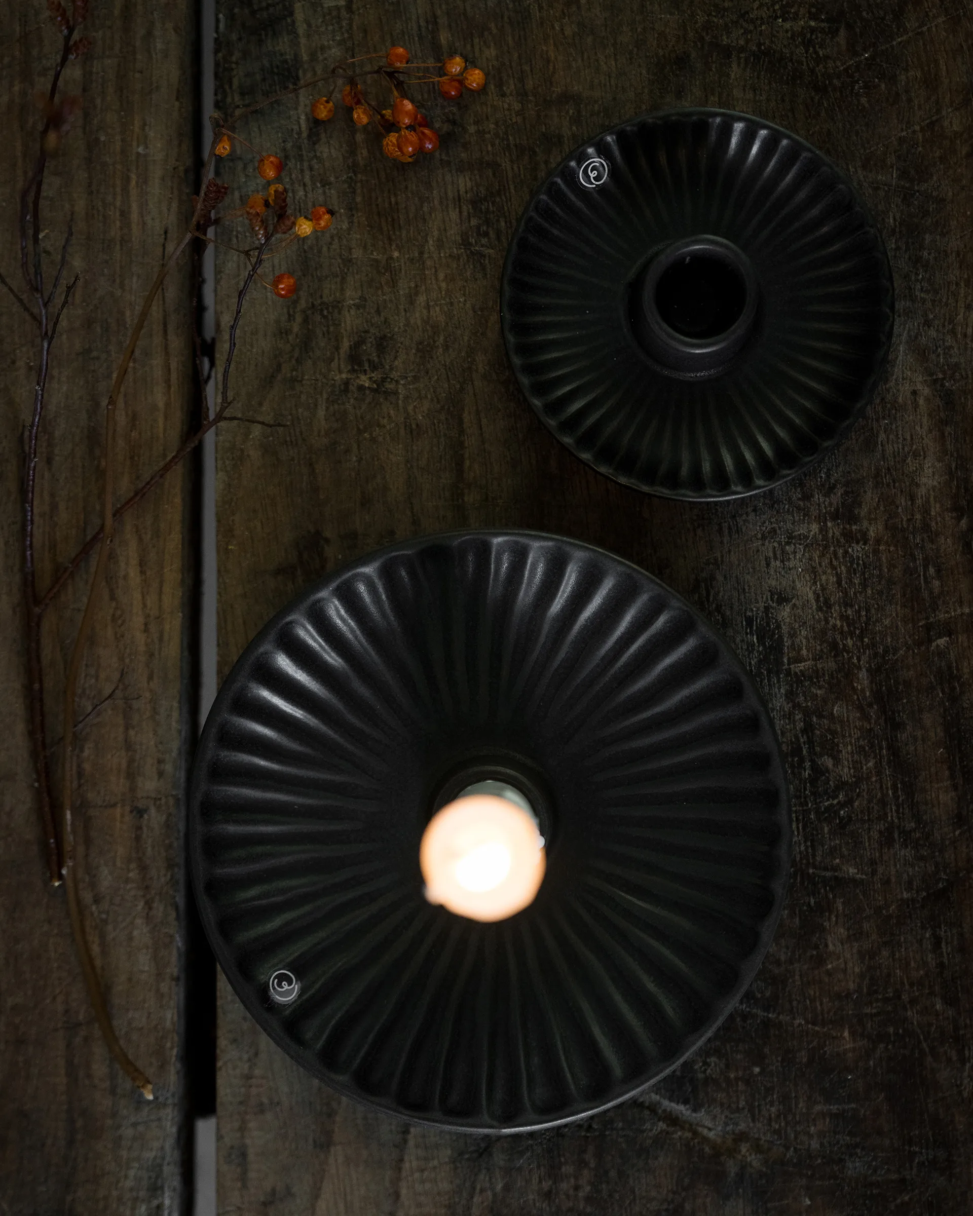 Ernst kynttilänjalka Ø16x3,5 cm, Musta ERNST