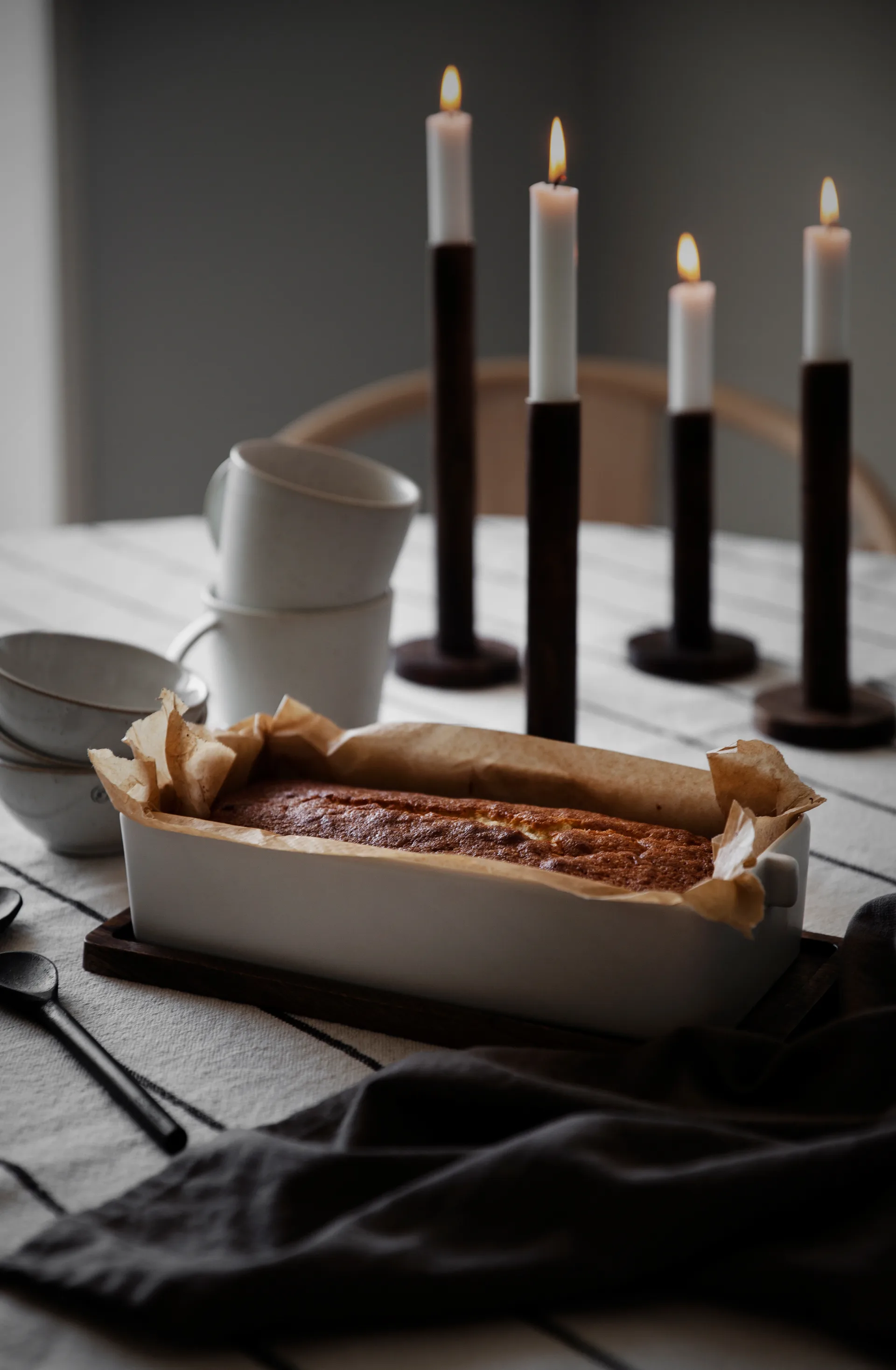 Ernst kynttilänjalka, puuta 20 cm, Tummanruskea ERNST