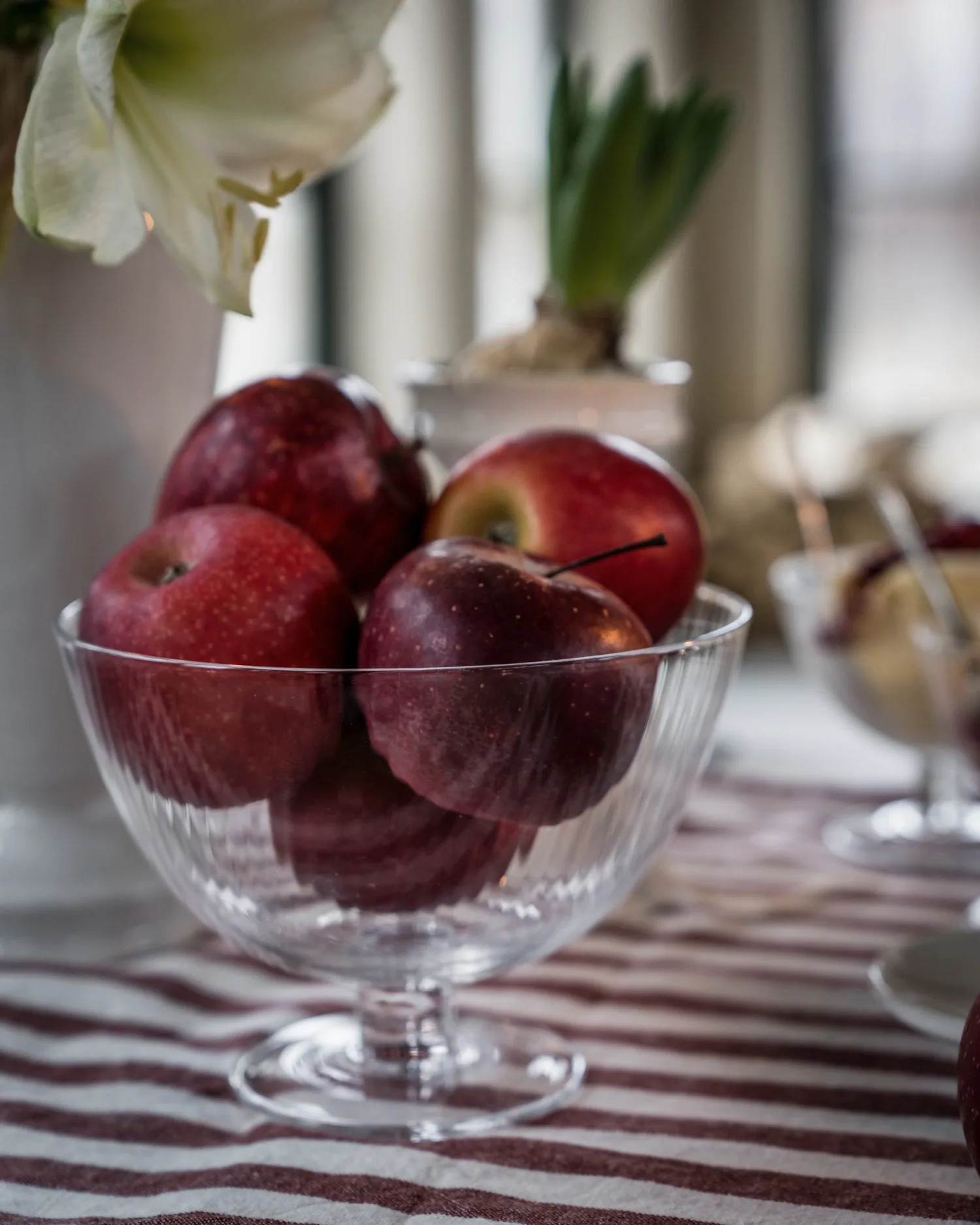 Ernst lasikulho jalalla, Ø16,5 cm ERNST