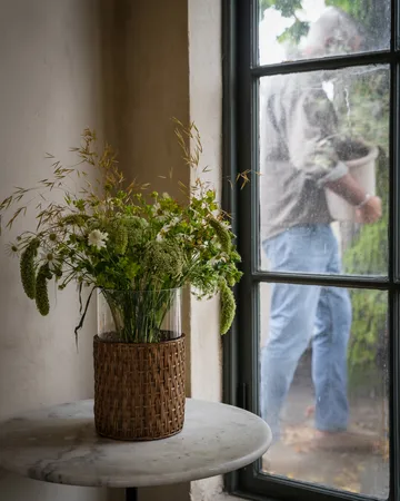 Ernst maljakko/tuikkulyhty korissa - Tummanruskea, Ø18×30 cm - ERNST