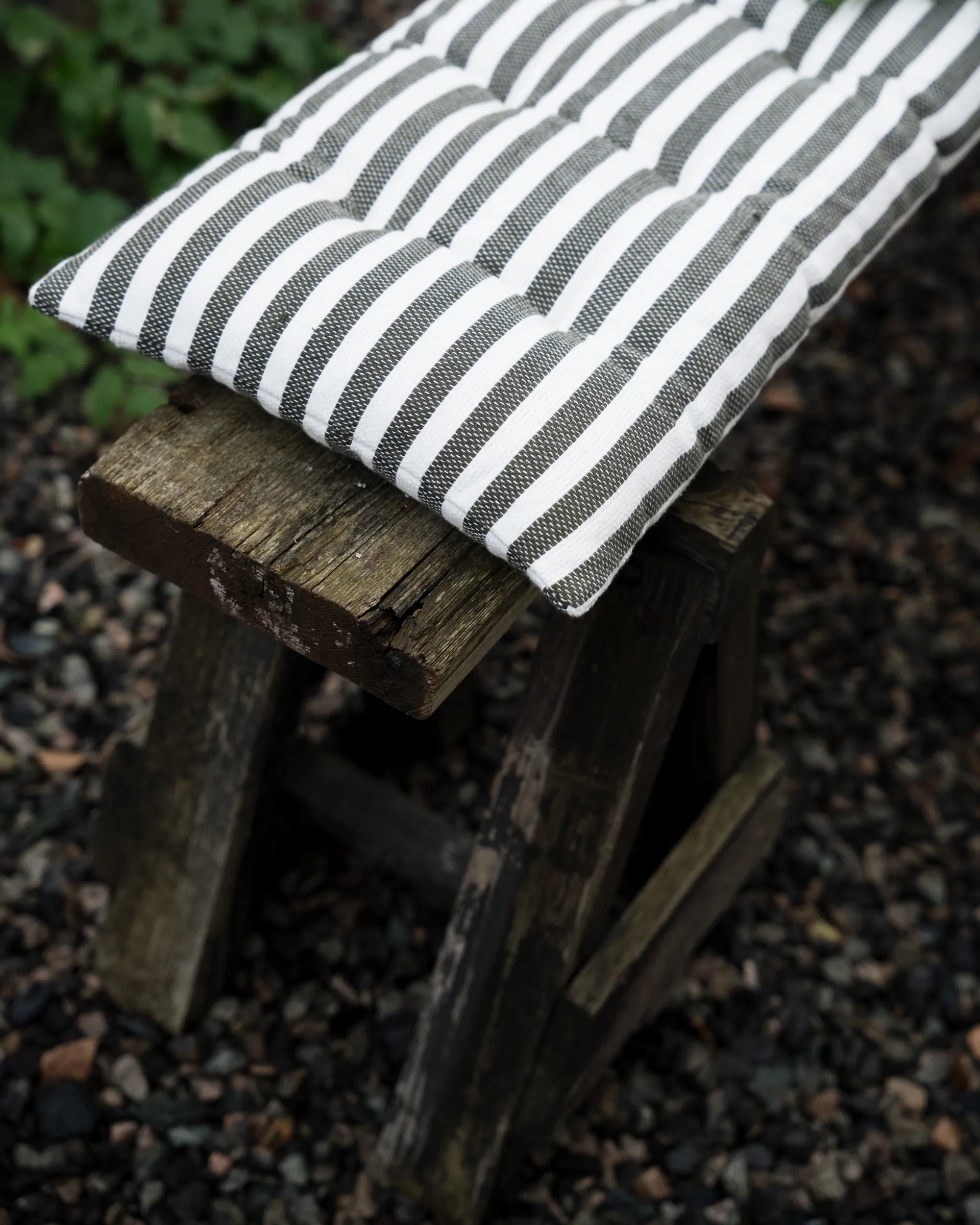 Ernst pehmuste 30x100 cm, Salvia-valkoinen ERNST