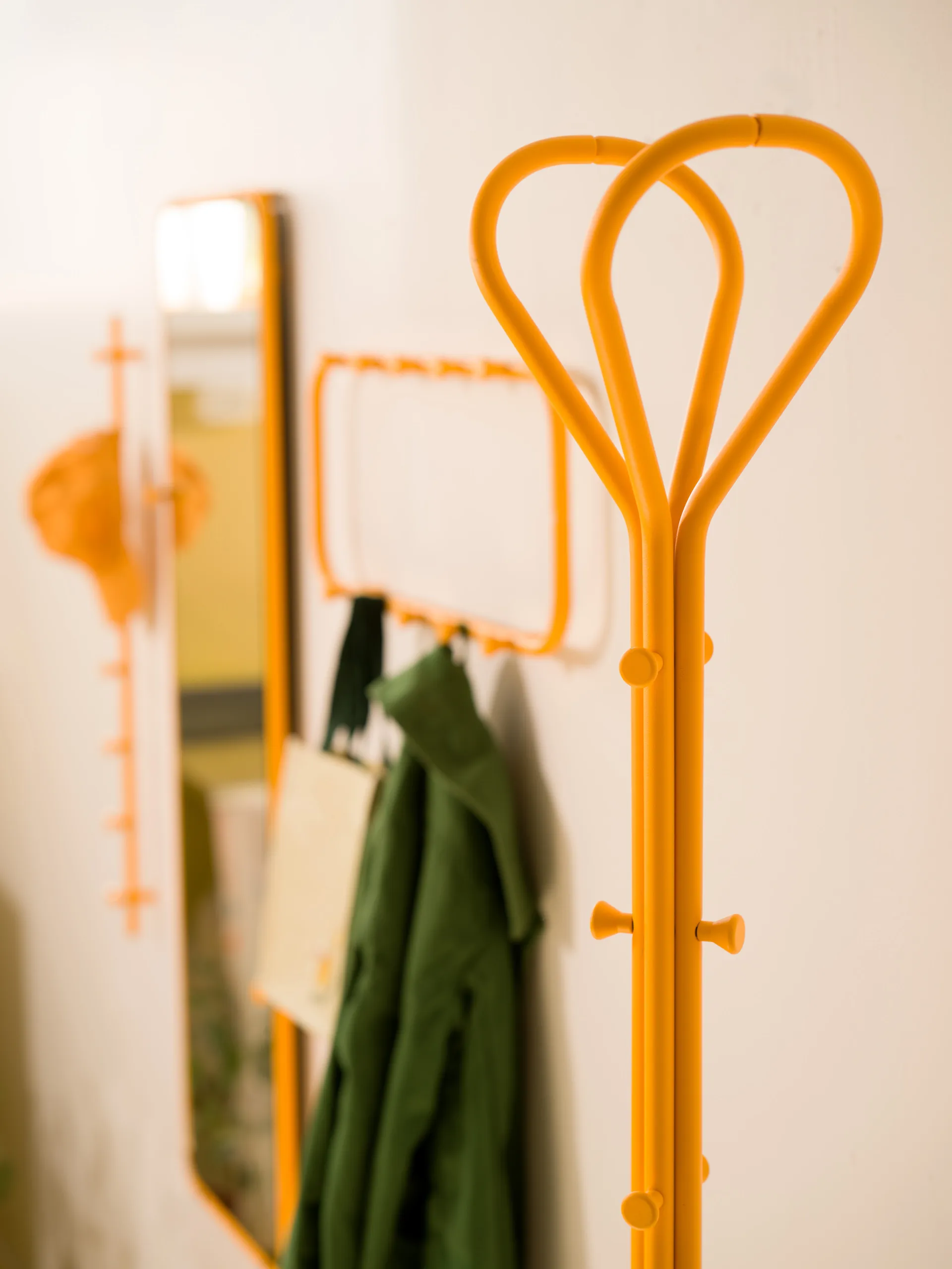 Classic tamburiiniupseeri, Aurinkokeltainen Essem Design