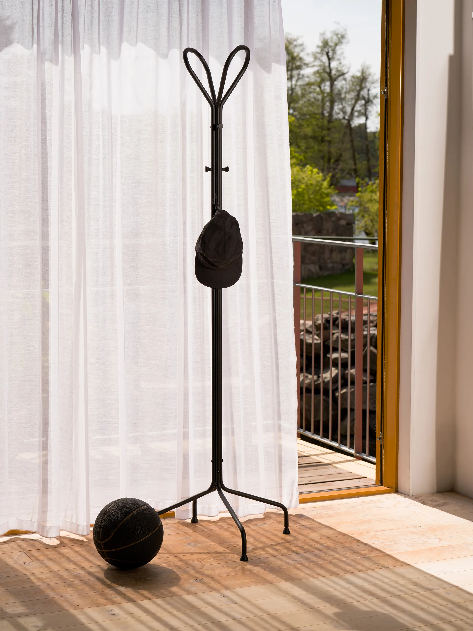 Classic tamburiiniupseeri, Musta Essem Design