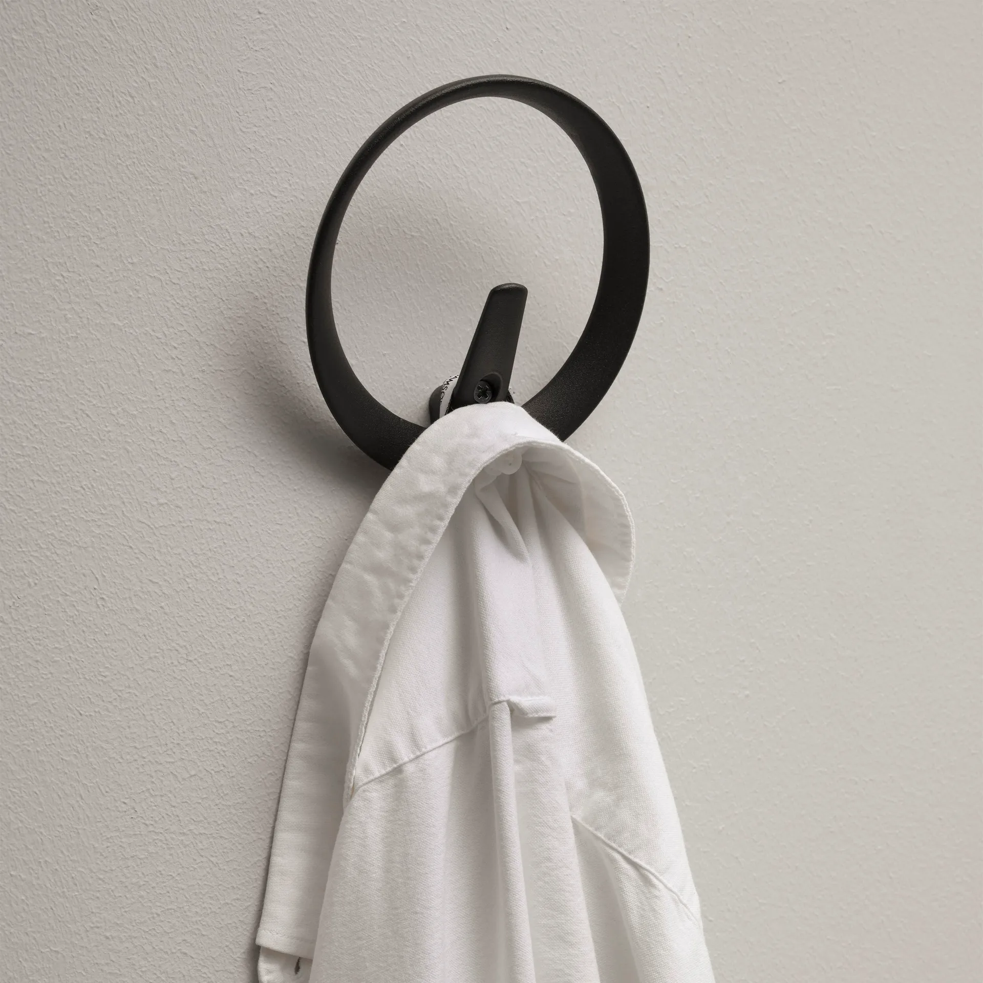 Gloria ripustin, musta Essem Design