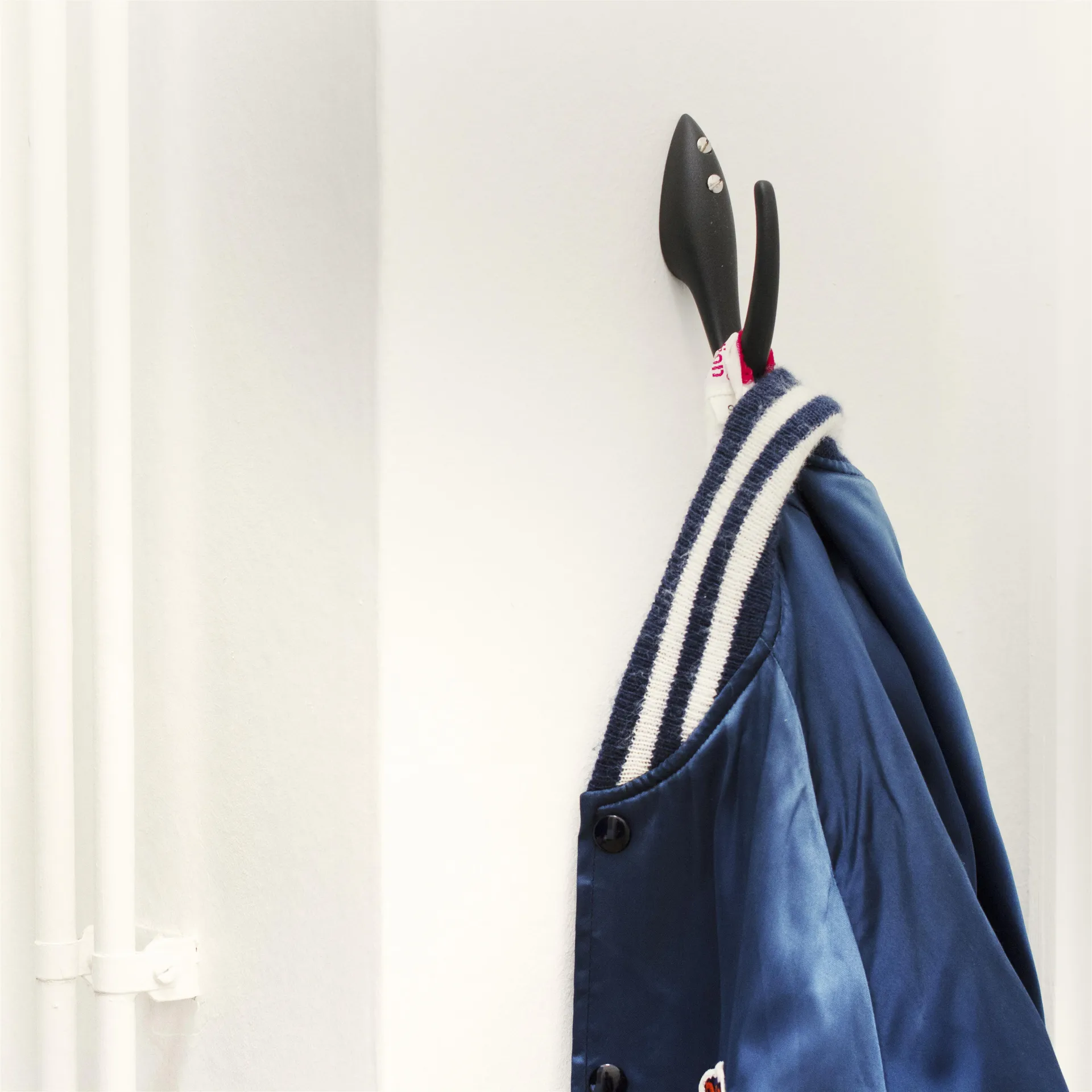 Papa vaatekoukku, musta, matta Essem Design