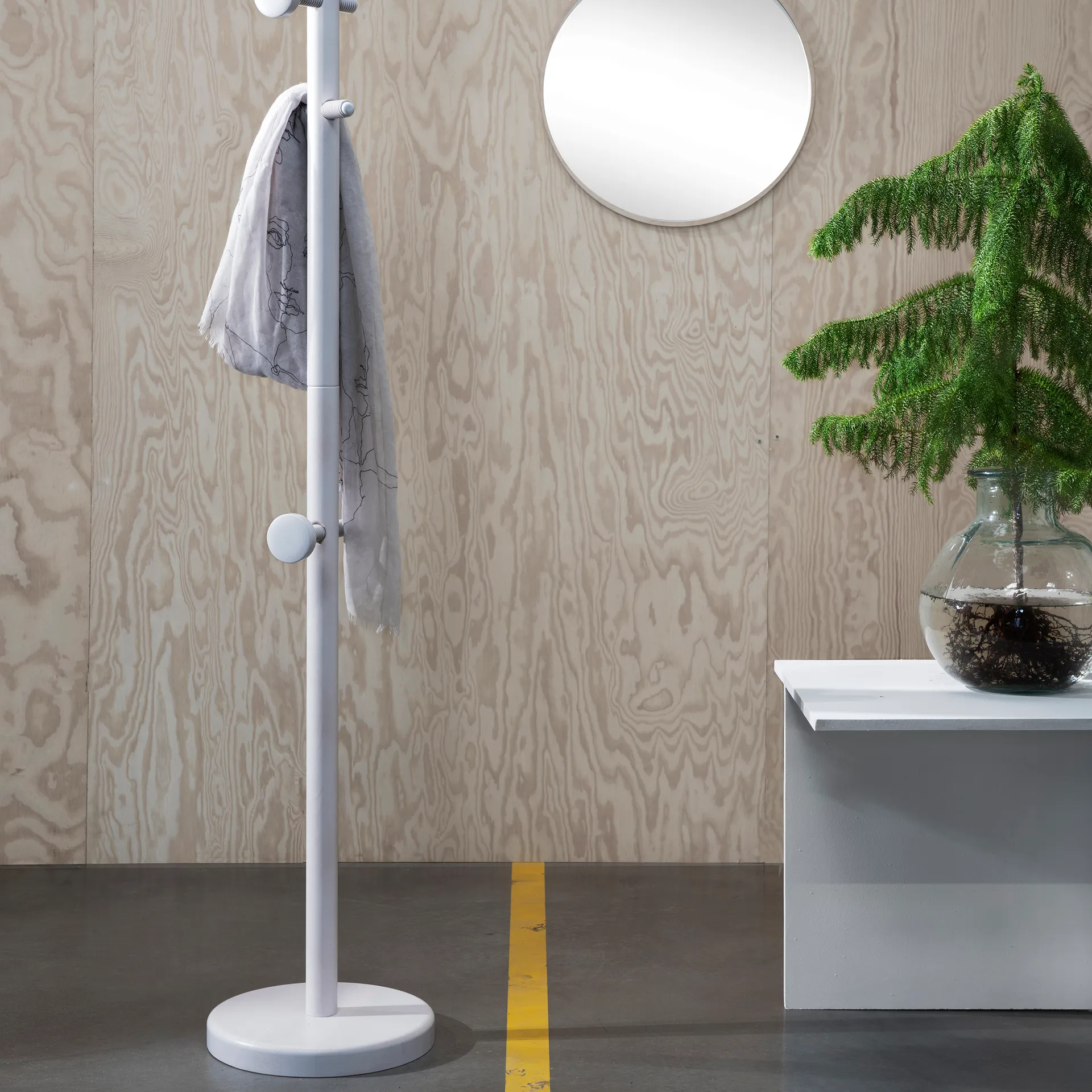 Pystynaulakko, Valkoiseksi petsattu Essem Design