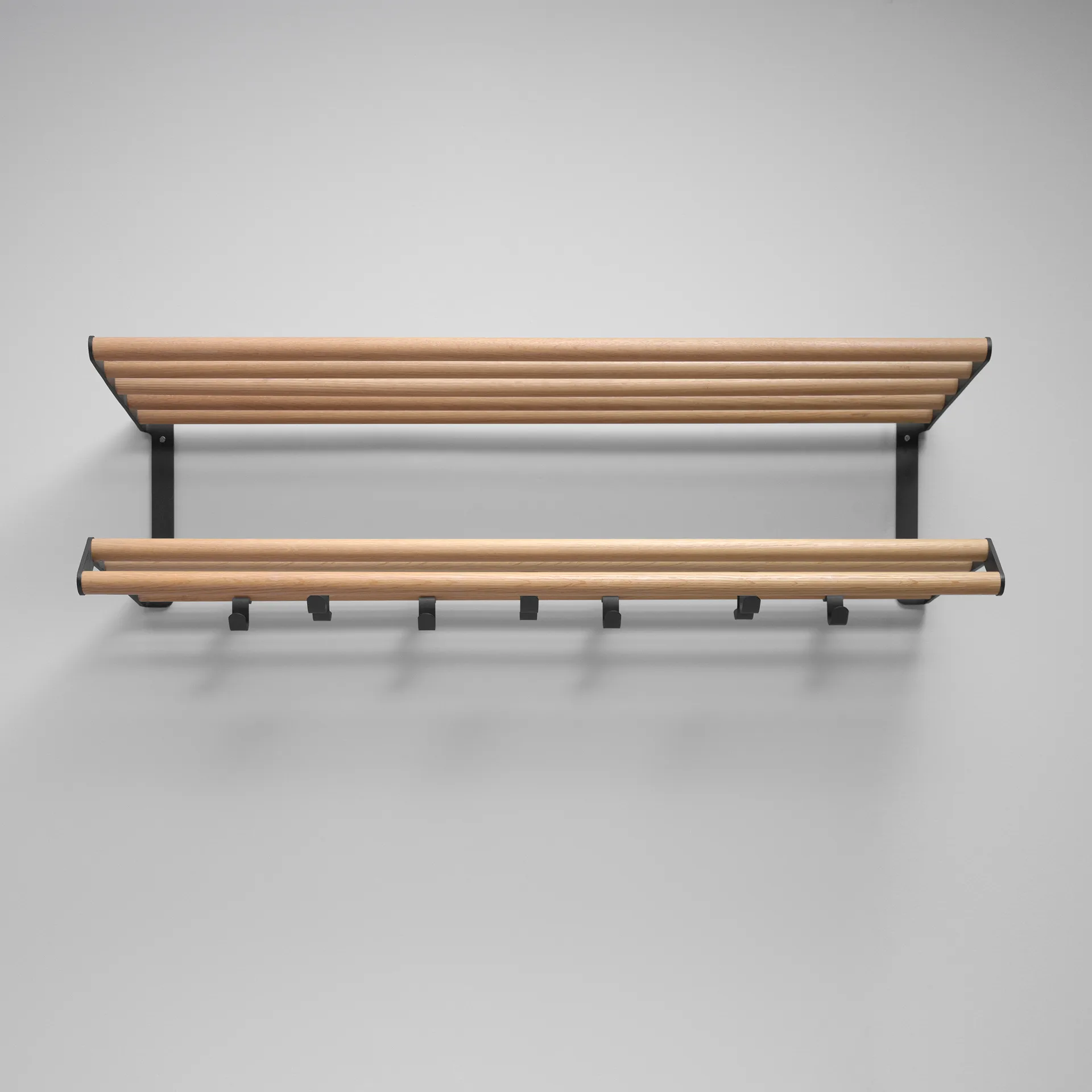 Tamburin hattuhylly 100 cm, Tammi-musta Essem Design