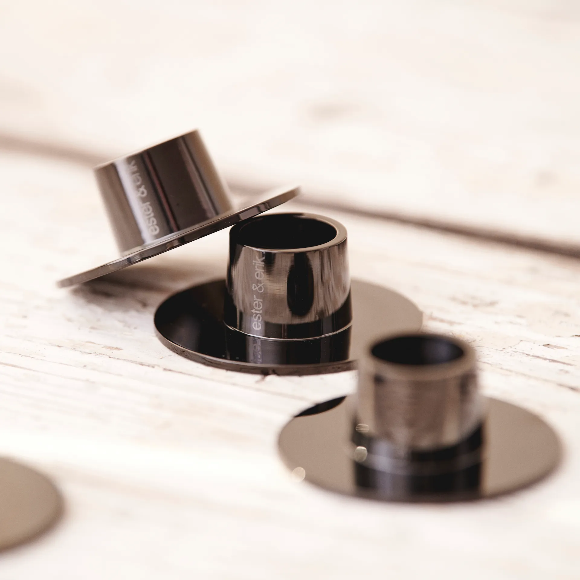 ester & erik kynttilänjalka kiiltävä 2-pakkaus, Musta ester & erik