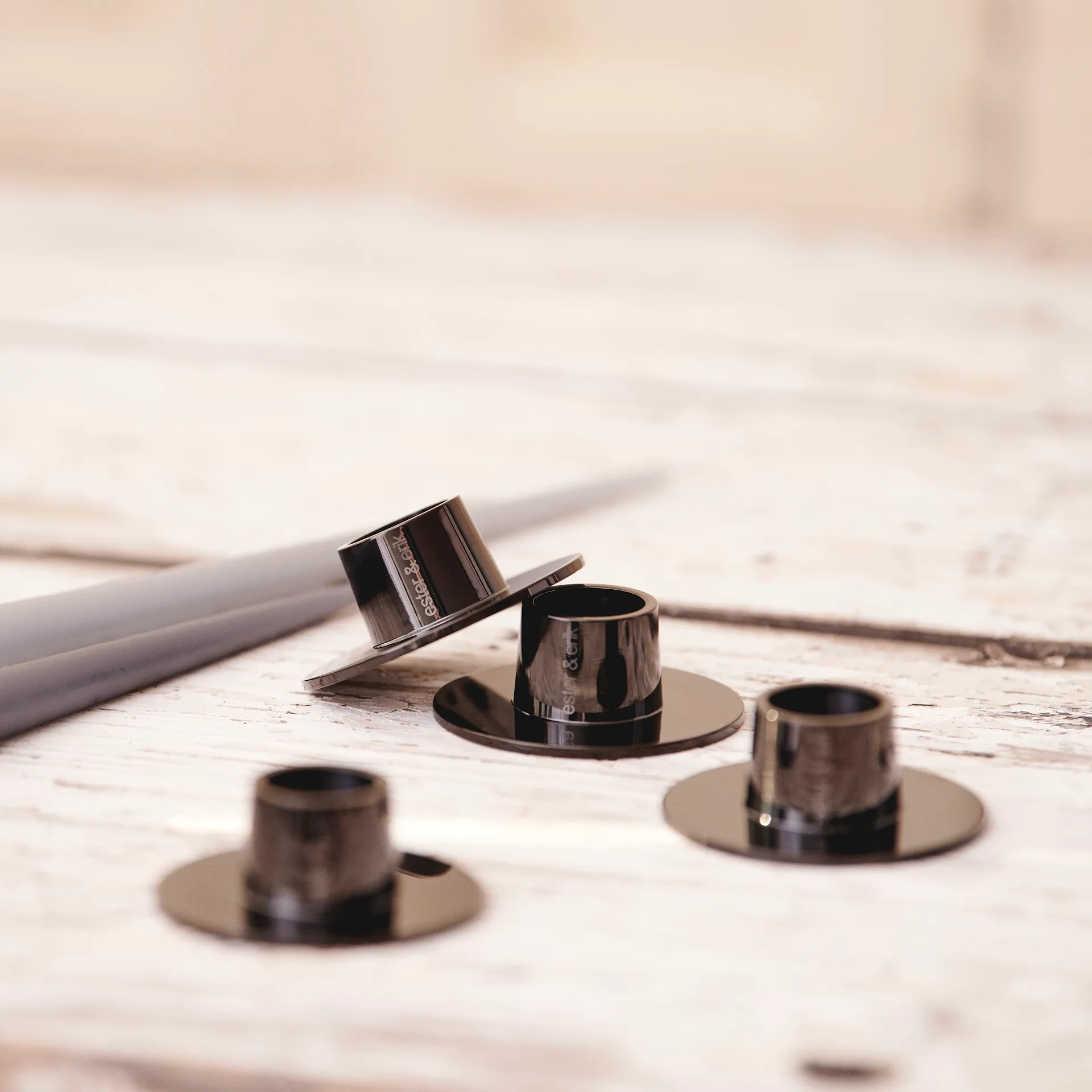 ester & erik kynttilänjalka kiiltävä 2-pakkaus, Musta ester & erik