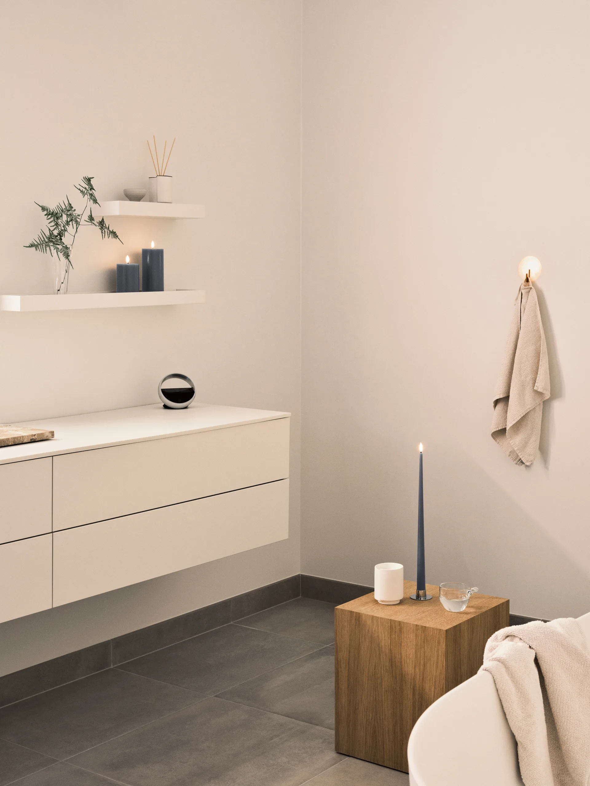 ester & erik LED-pöytäkynttilä, 74 Dark Slate, 10 cm ester & erik