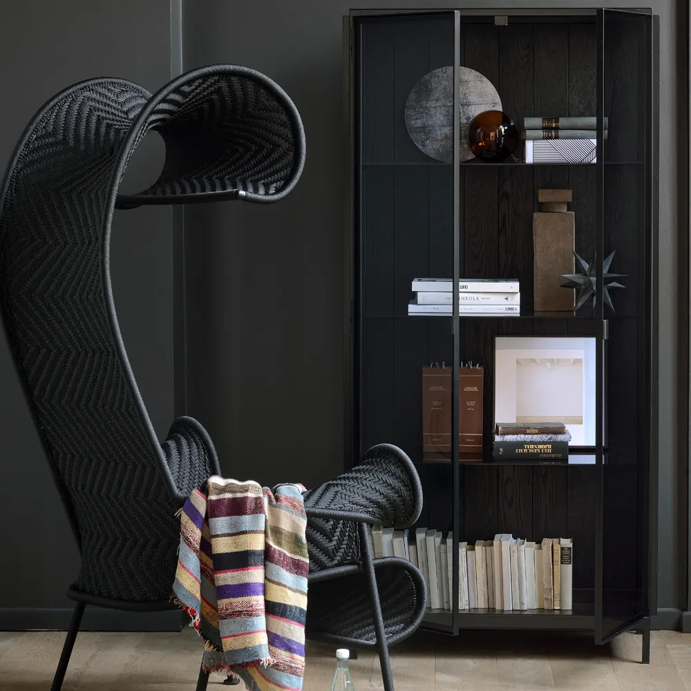 Anders vitriinikaappi, Musta 2 lasiovea-Metalli Ethnicraft