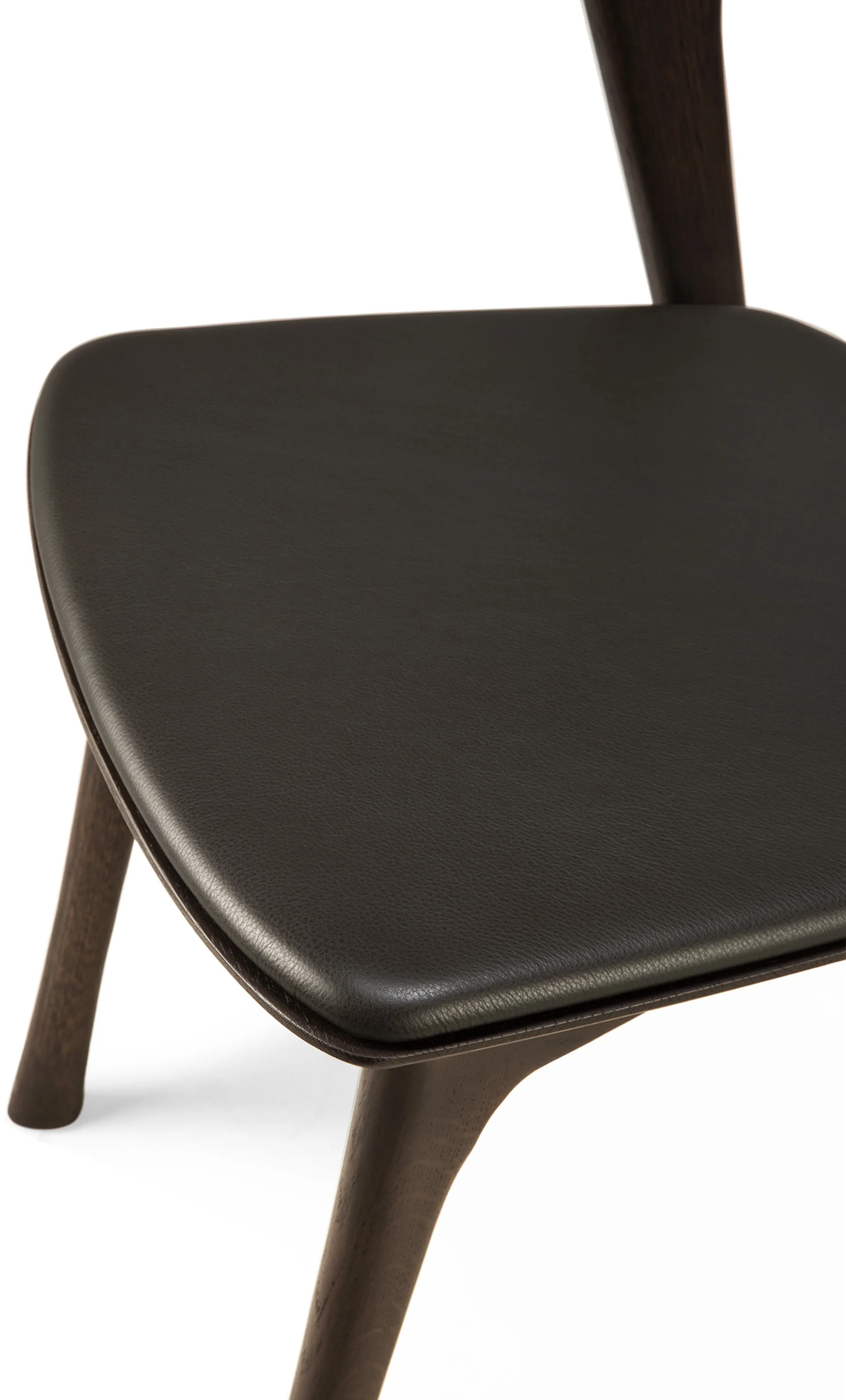 Bok tuoli nahkaistuimella, Ruskeaksi petsattu tammi-ruskea nahka Ethnicraft