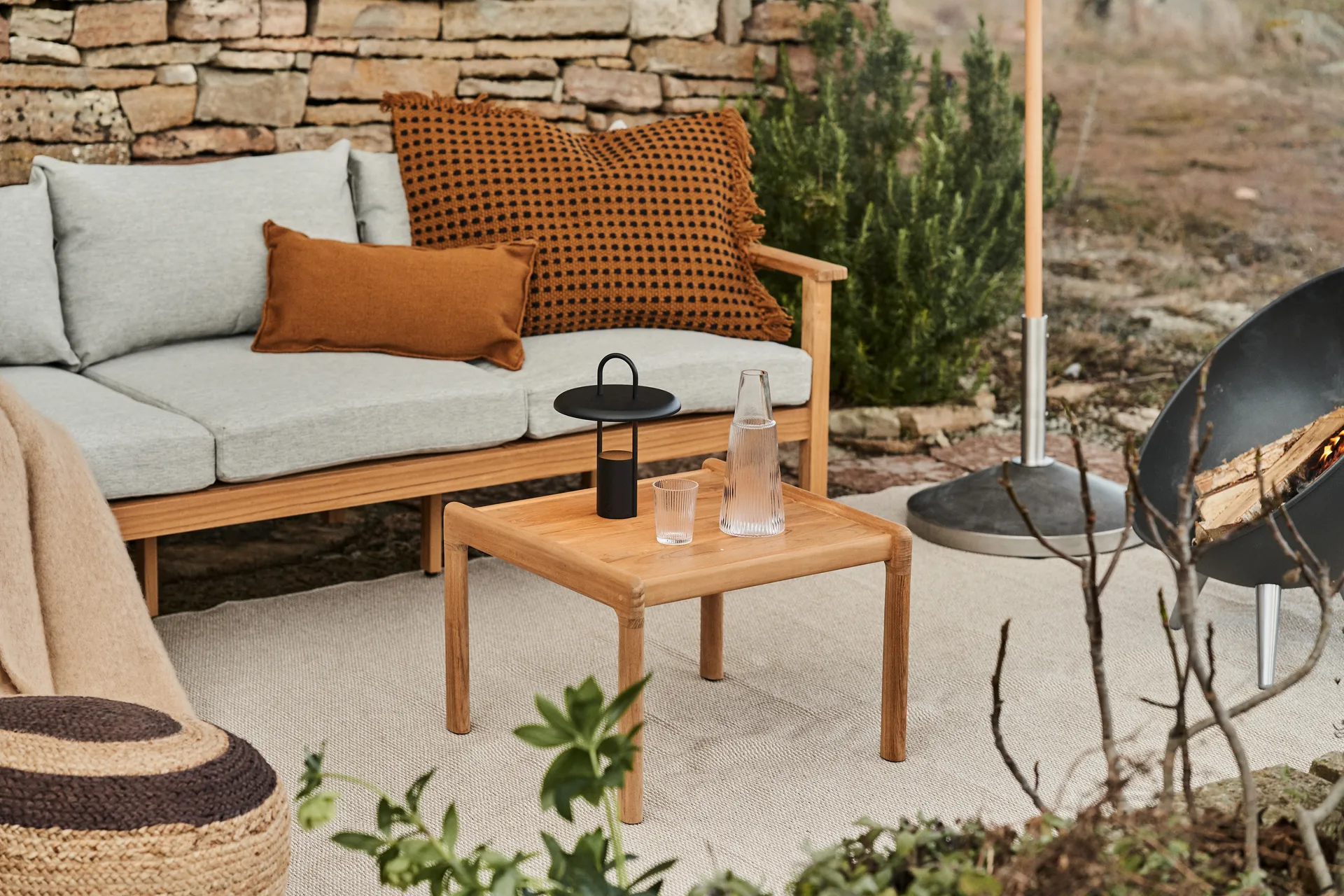 Jack outdoor -sivupöytä tiikki, 54 x 54 cm Ethnicraft
