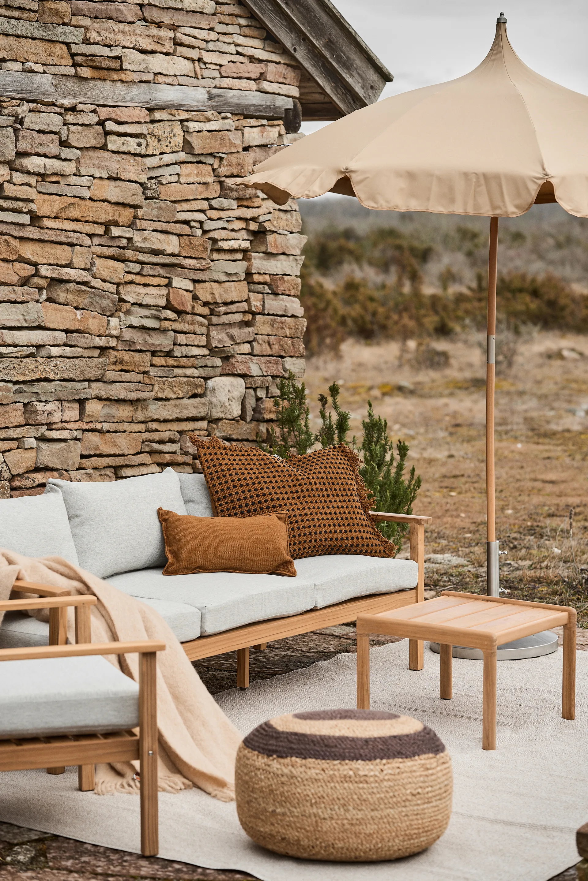 Jack outdoor -sivupöytä tiikki, 54 x 54 cm Ethnicraft