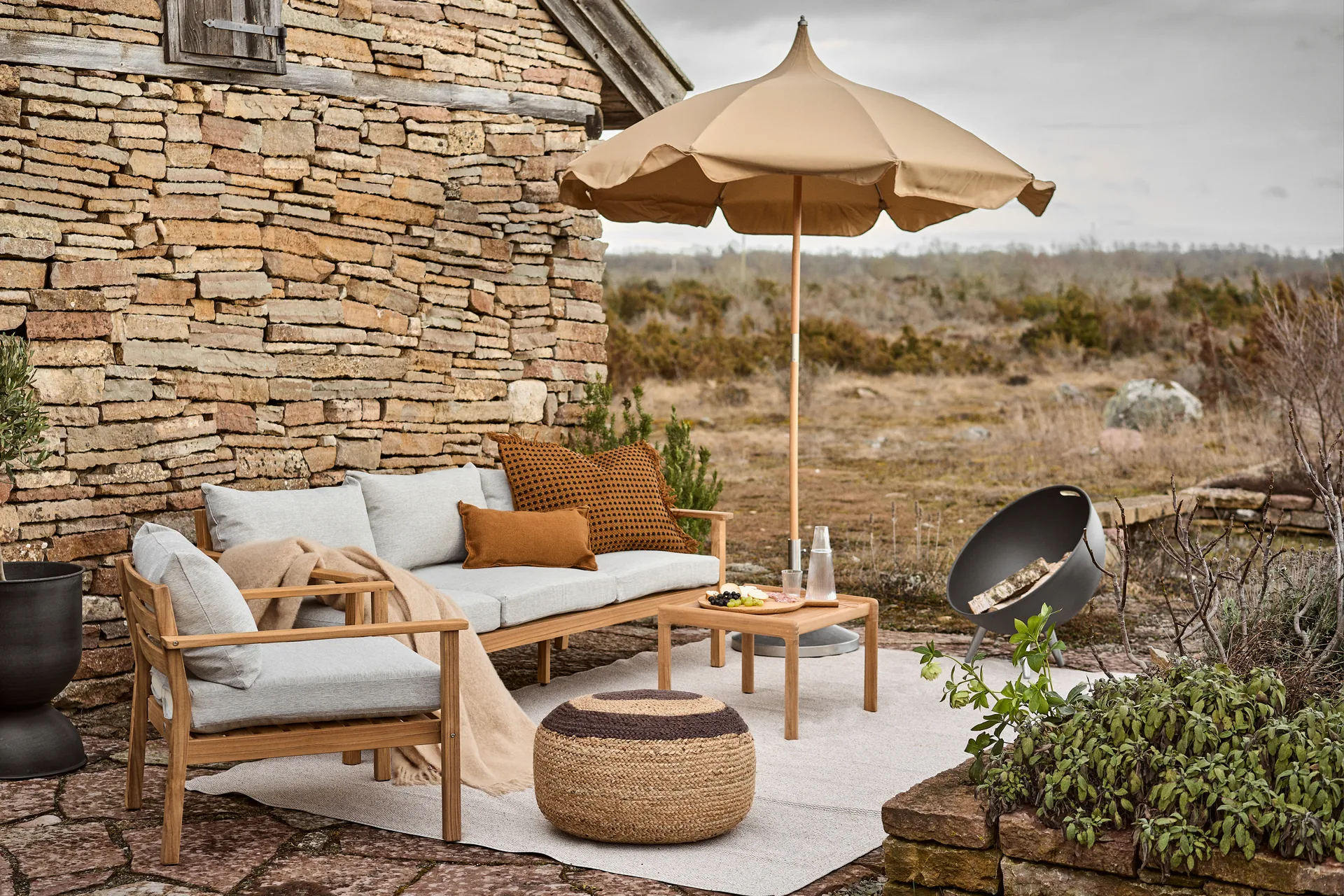 Jack outdoor -sivupöytä tiikki, 54 x 54 cm Ethnicraft