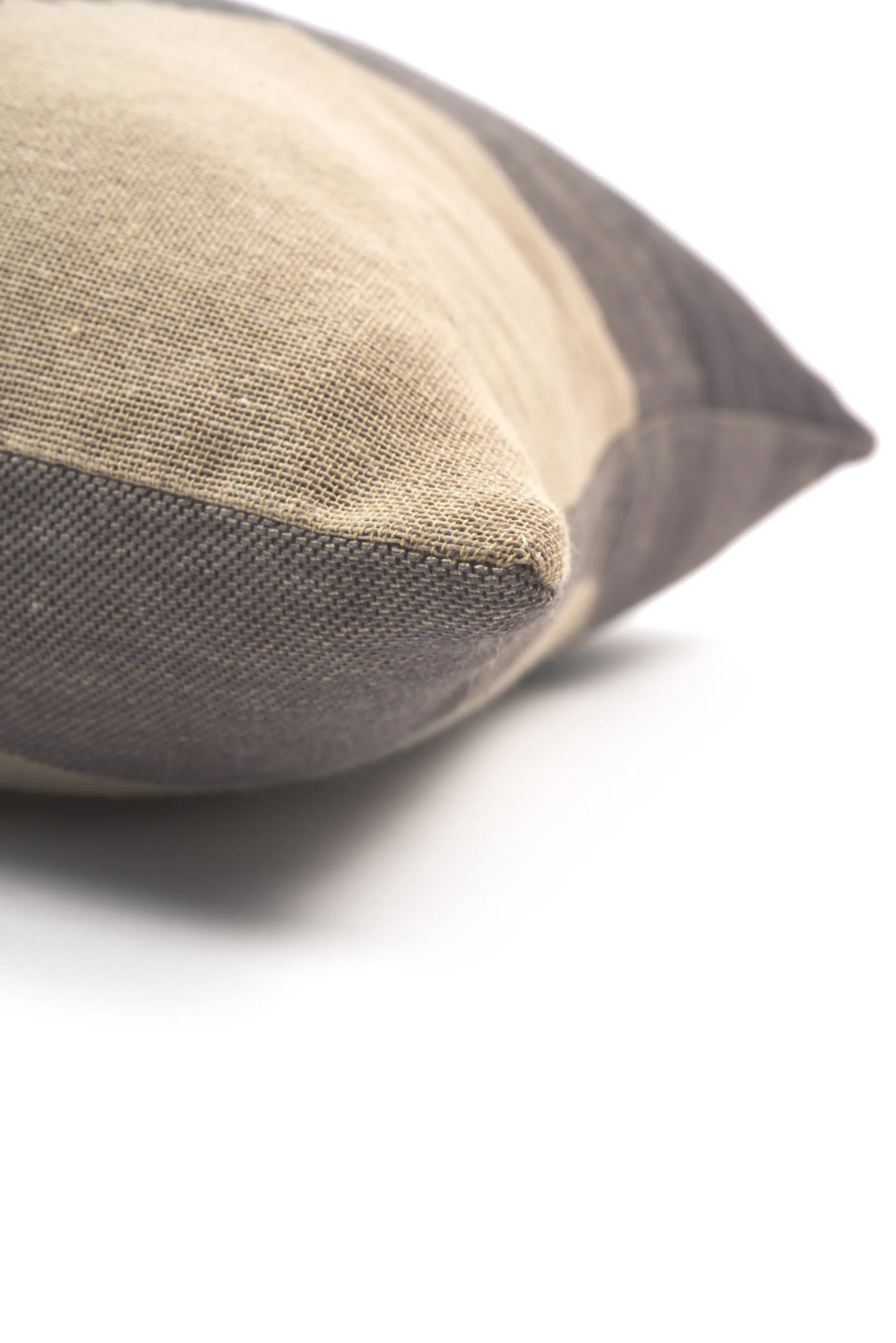 Layered Dots -tyyny, 50 x 50 cm Ethnicraft