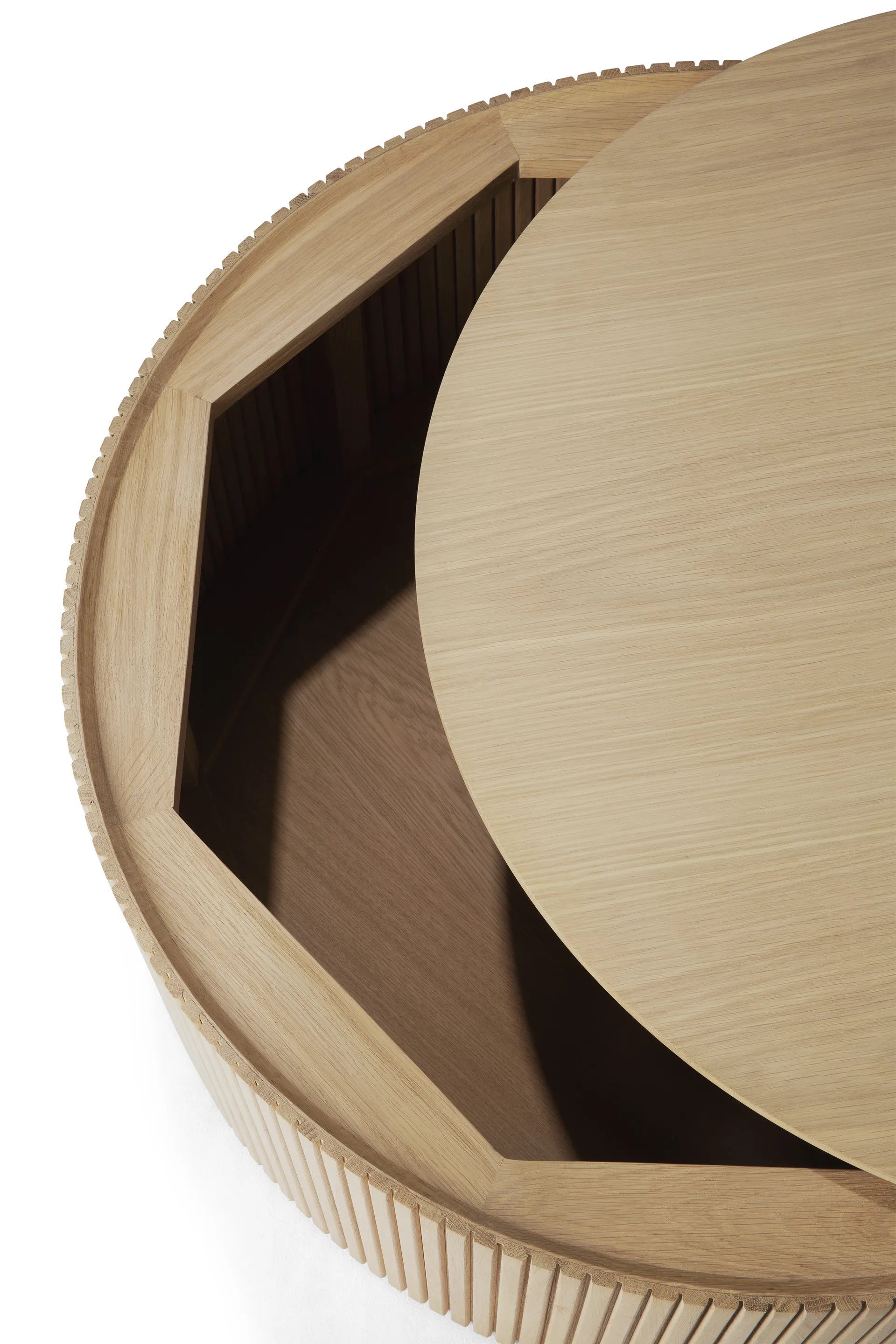 Mahogany Roller Max -sohvapöytä, Tammi, Ø80 cm Ethnicraft