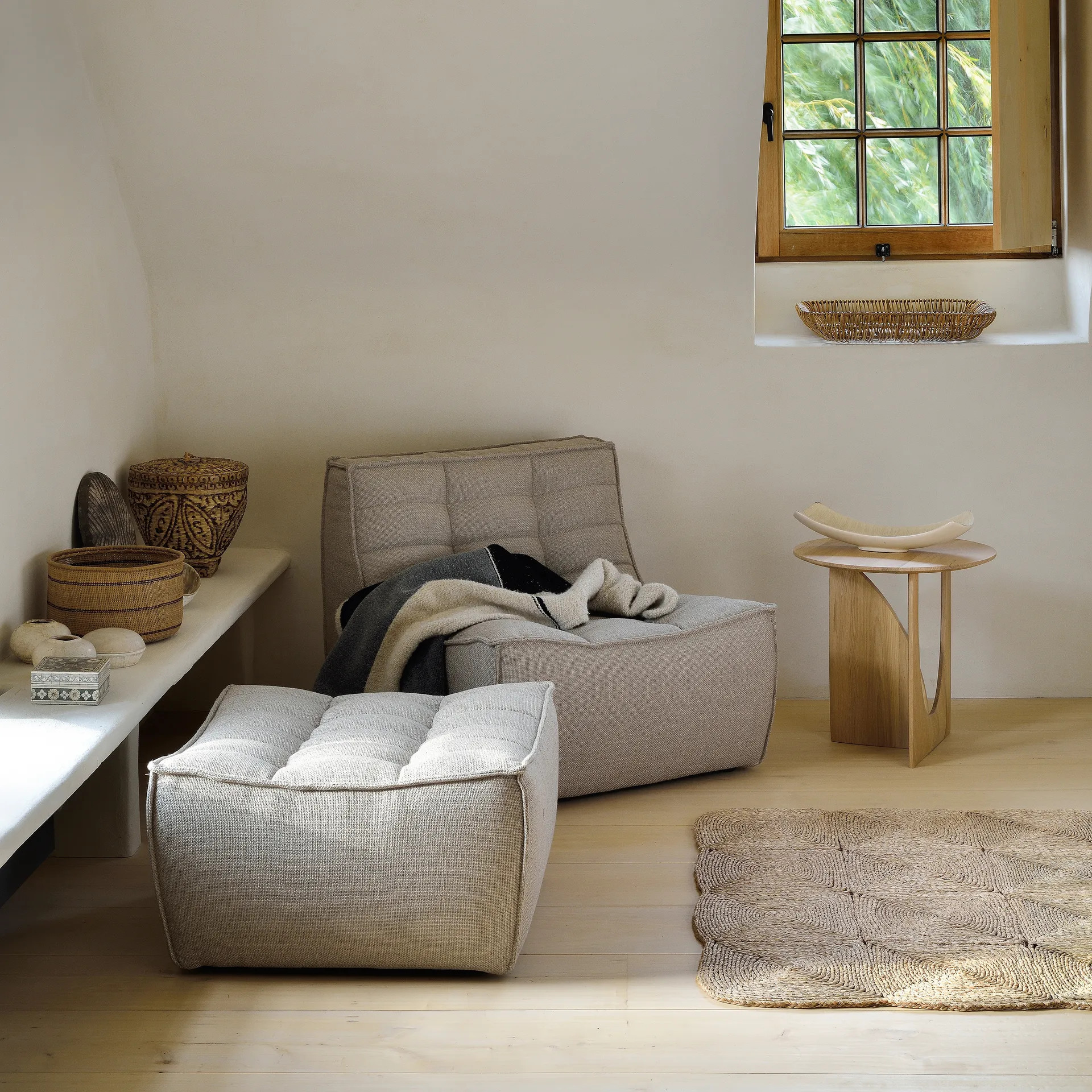 N701 nojatuoli, Kangas beige Ethnicraft