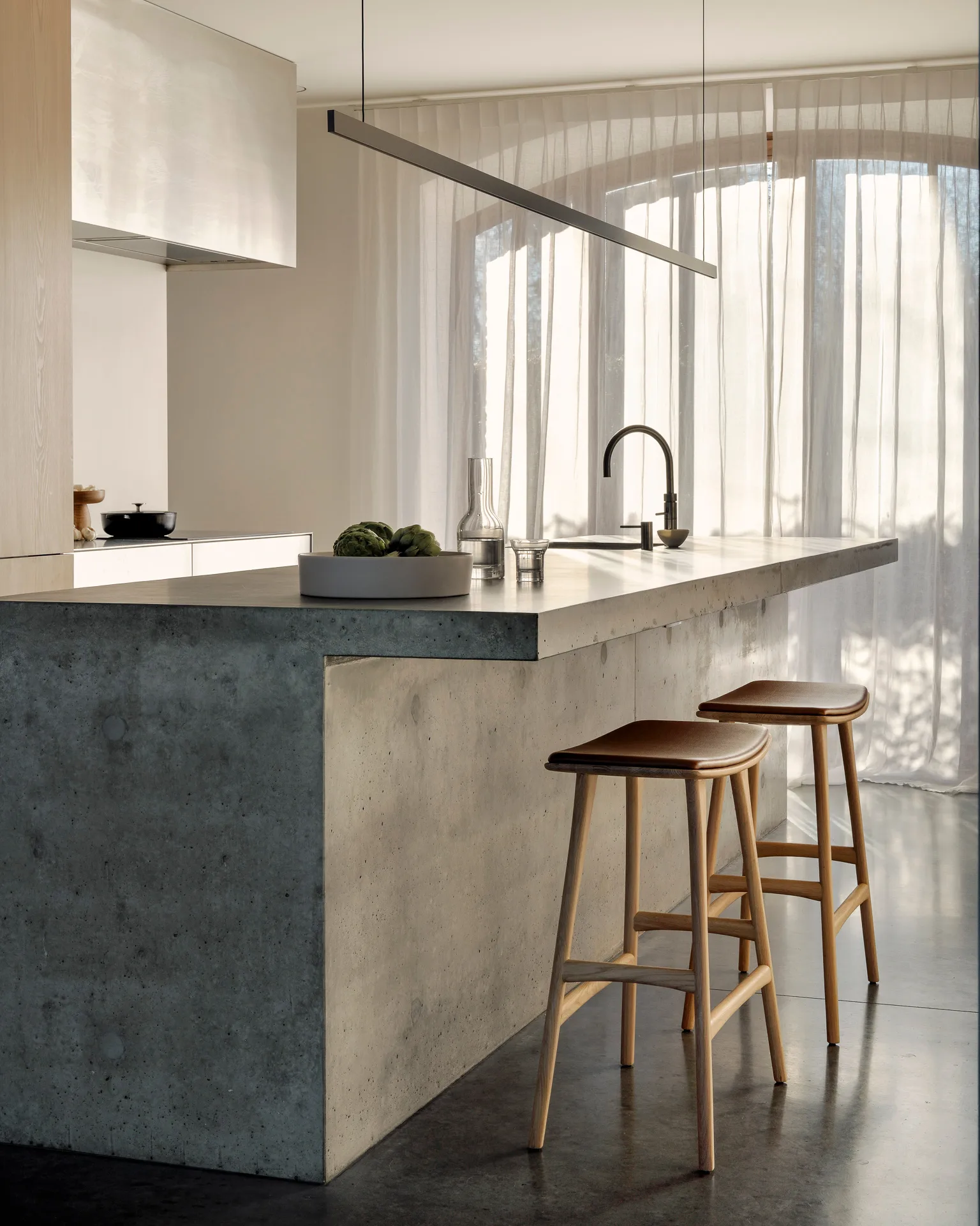 Osso Counter korkea jakkara 67 cm, Lakattu tammi Ethnicraft