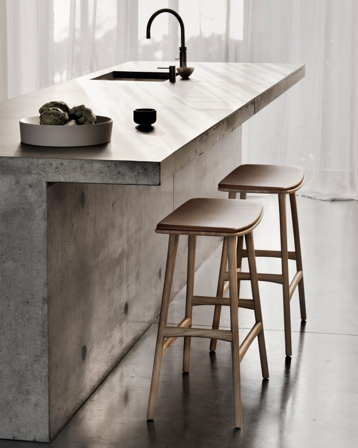 Osso Counter korkea jakkara 67 cm, Lakattu tammi Ethnicraft