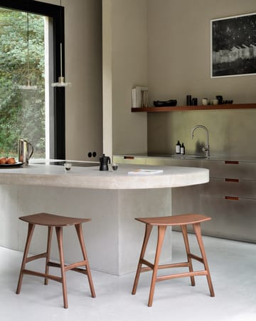 Osso Counter korkea jakkara 67 cm - Lakattu tiikki - Ethnicraft