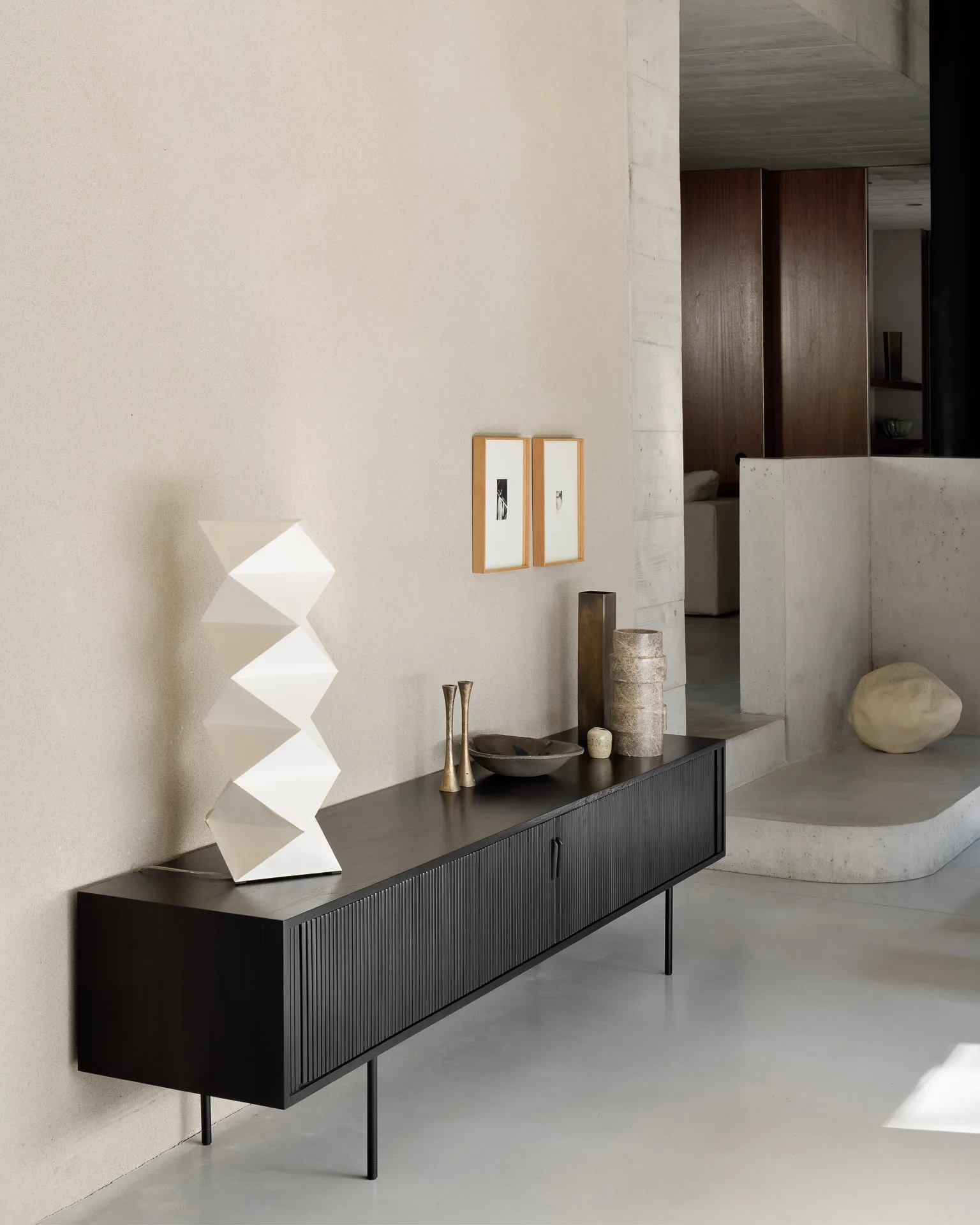 Roller Max TV-taso, Lakattu tiikki-musta-2 ovea Ethnicraft