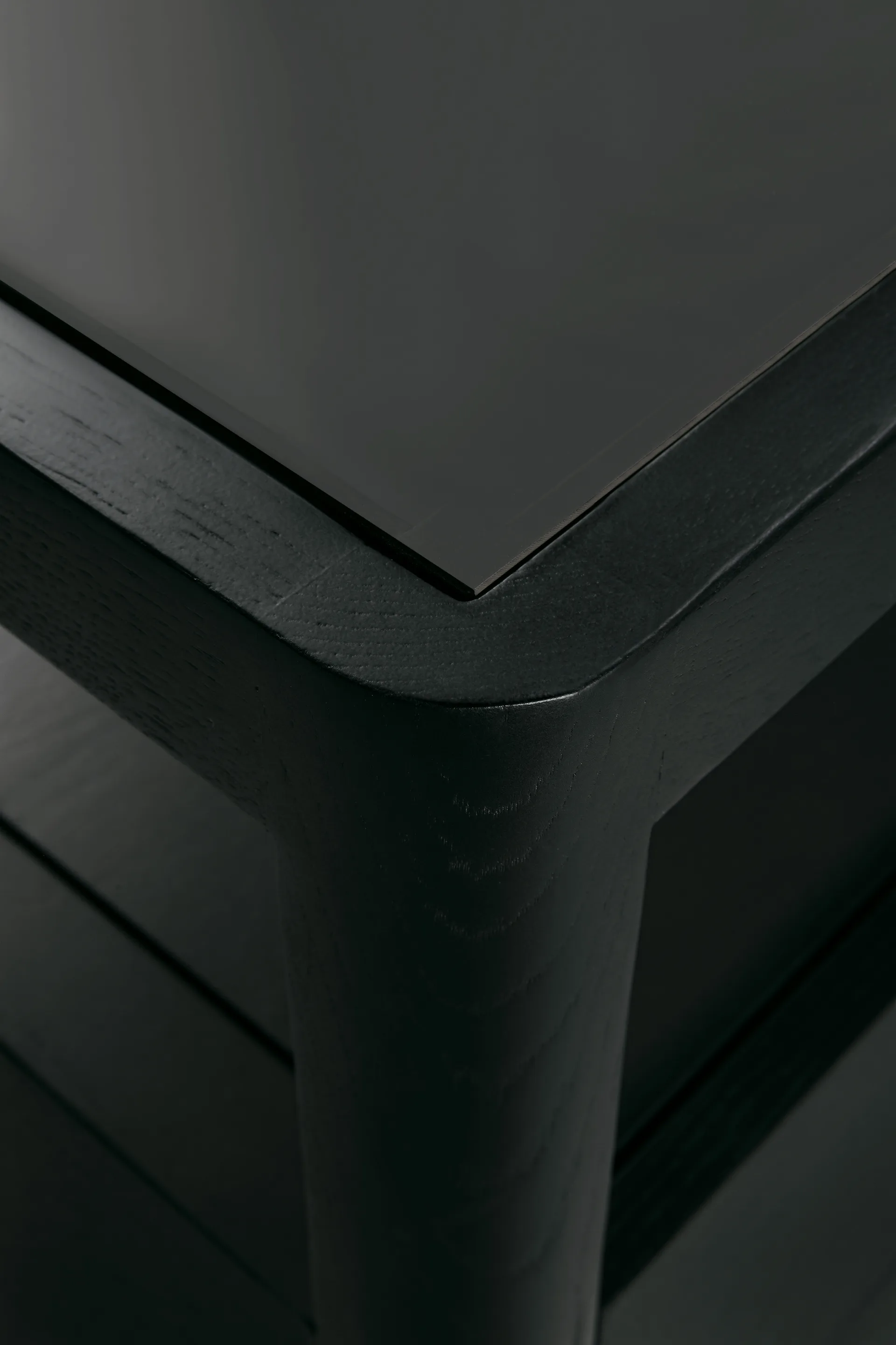 Spindle lipasto, Musta lakattu tammi, 4 laatikkoa Ethnicraft