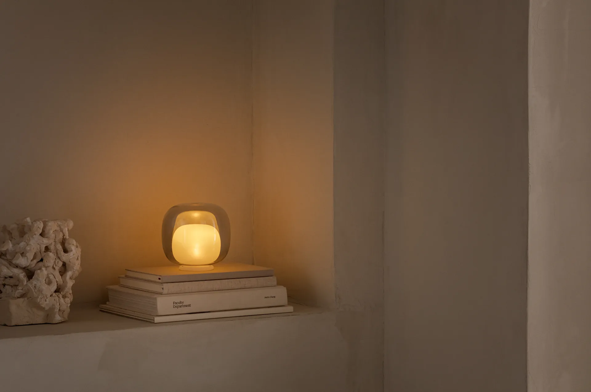 Eva Solo lyhty LED Ø12 cm, Savuvärjätty lasi Eva Solo