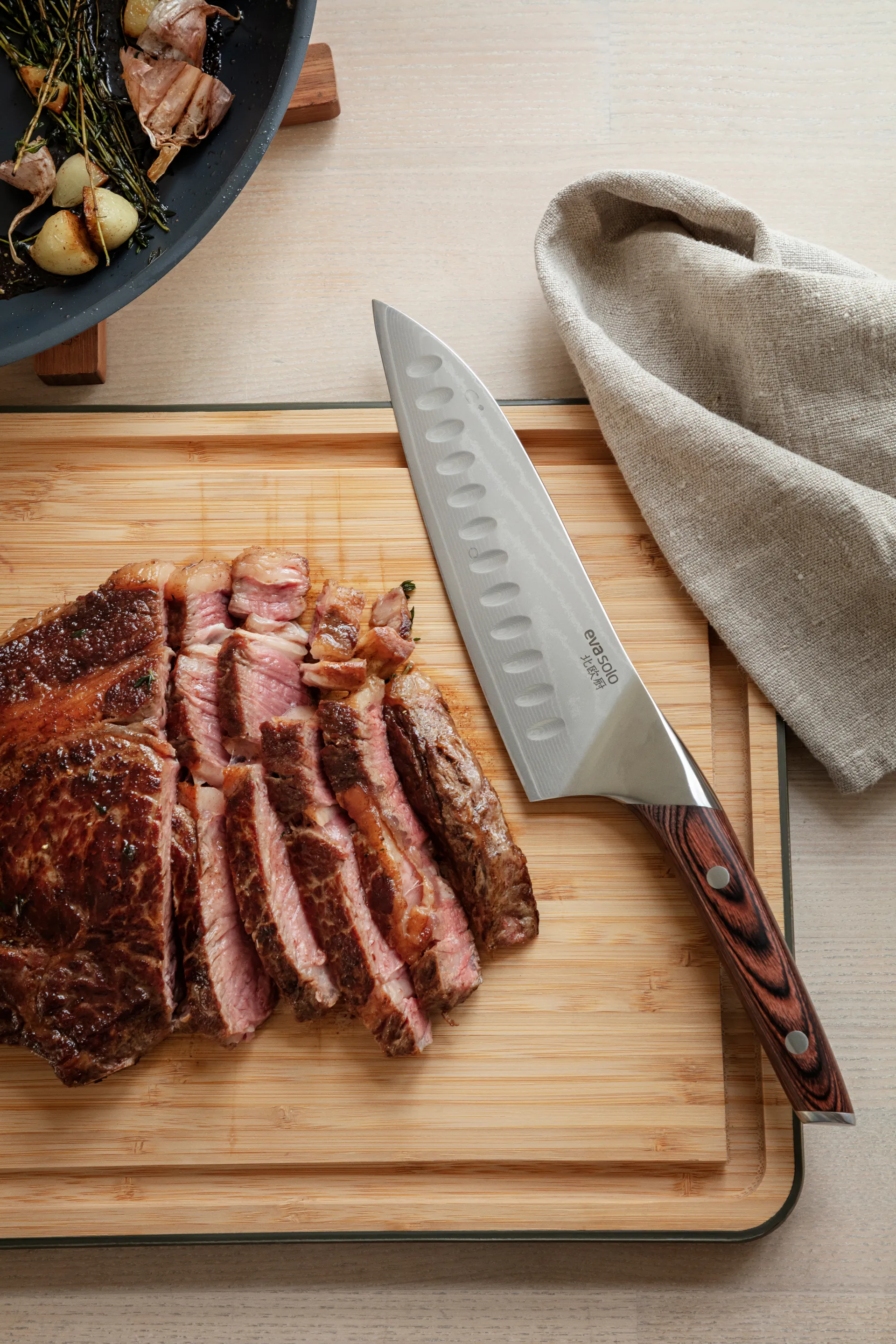 Nordic Kitchen santokuveitsi 18 cm, Damaskinteräs Eva Solo