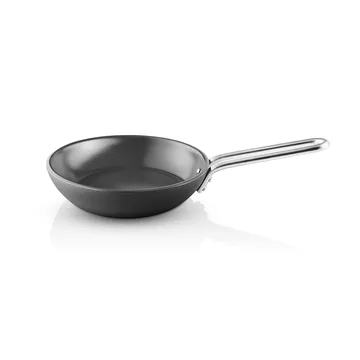 Professional Laser Titanium Slip-Let paistinpannu - Musta, Ø20 cm - Eva Solo