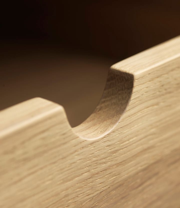 F24 Radius penkki, Oak nature lacquered 45x145 cm FDB Møbler