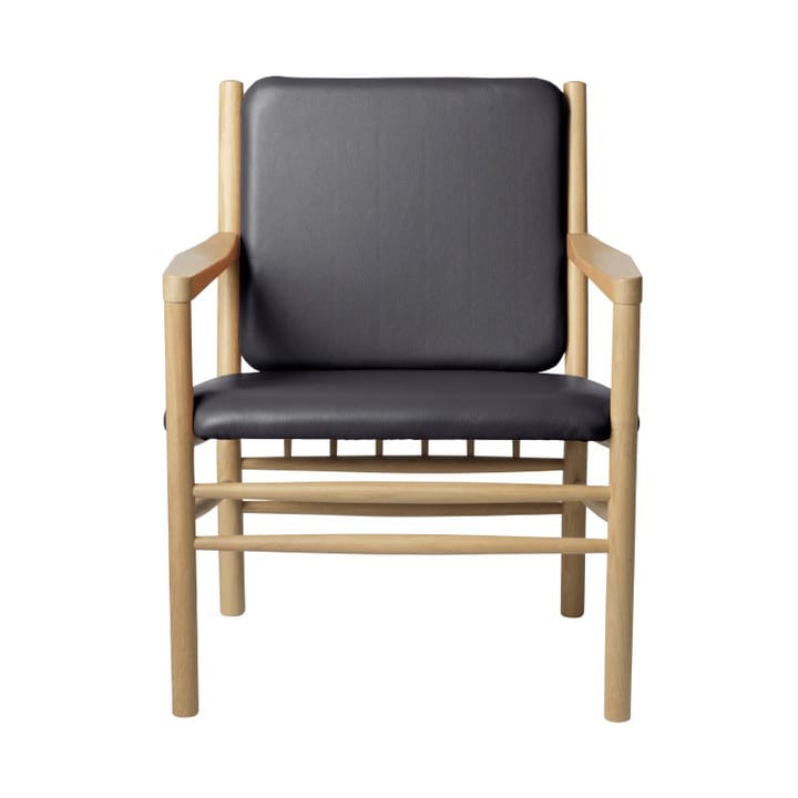 J147 nojatuoli - Oak nature lacquered-black leather - FDB Møbler