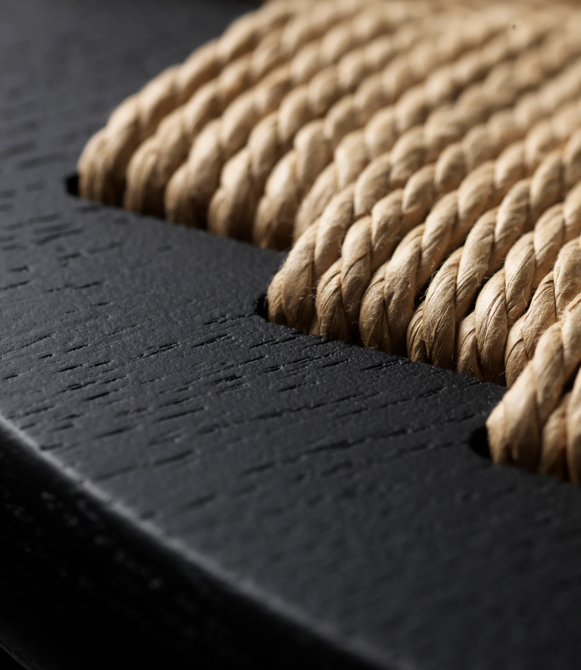 J165C Counter Round baarijakkara, Oak black painted-nature FDB Møbler